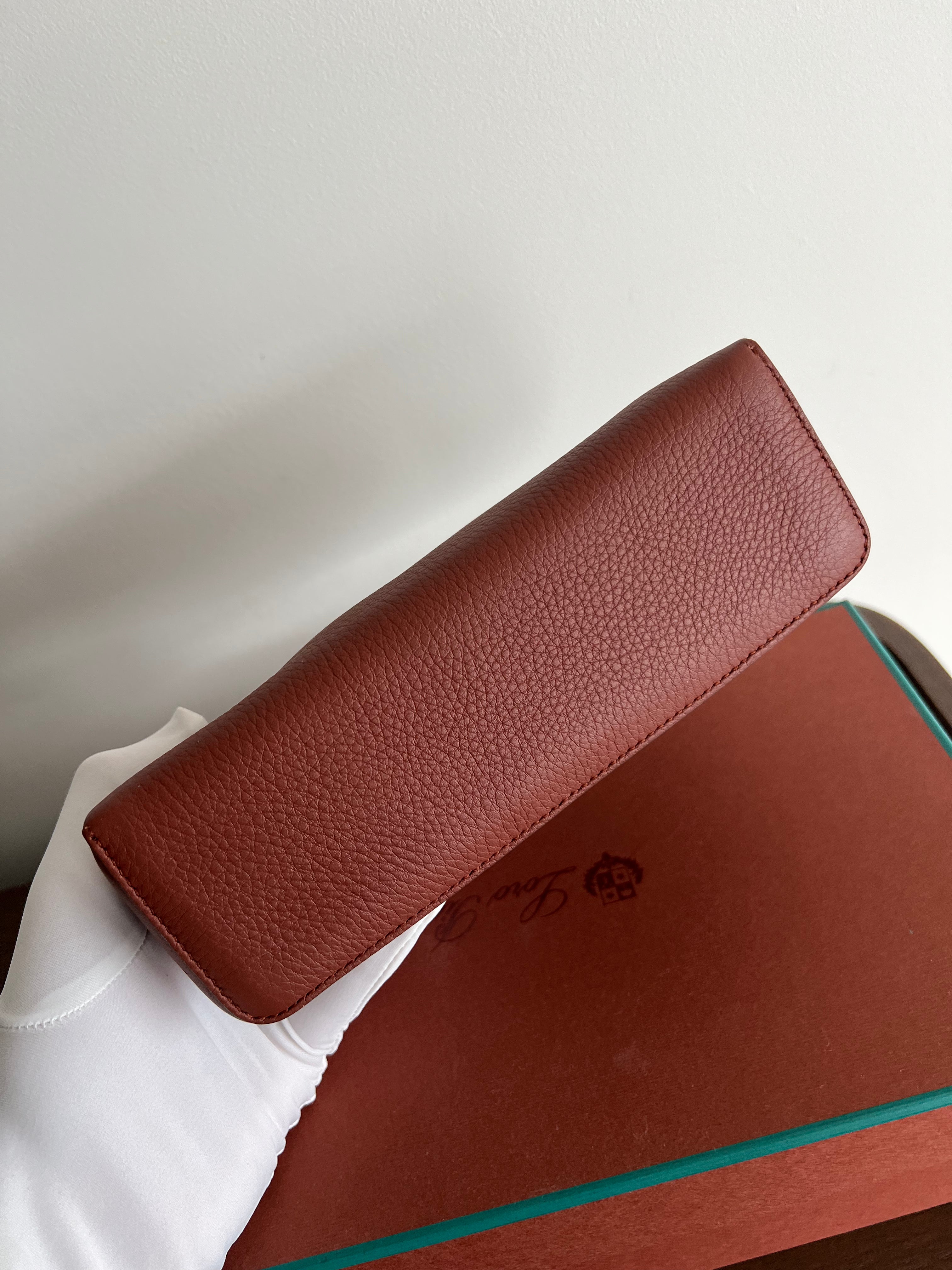 Loro Piana Extra Pocket Pouch L19 (Kummel)、mySite、garminoutage.com