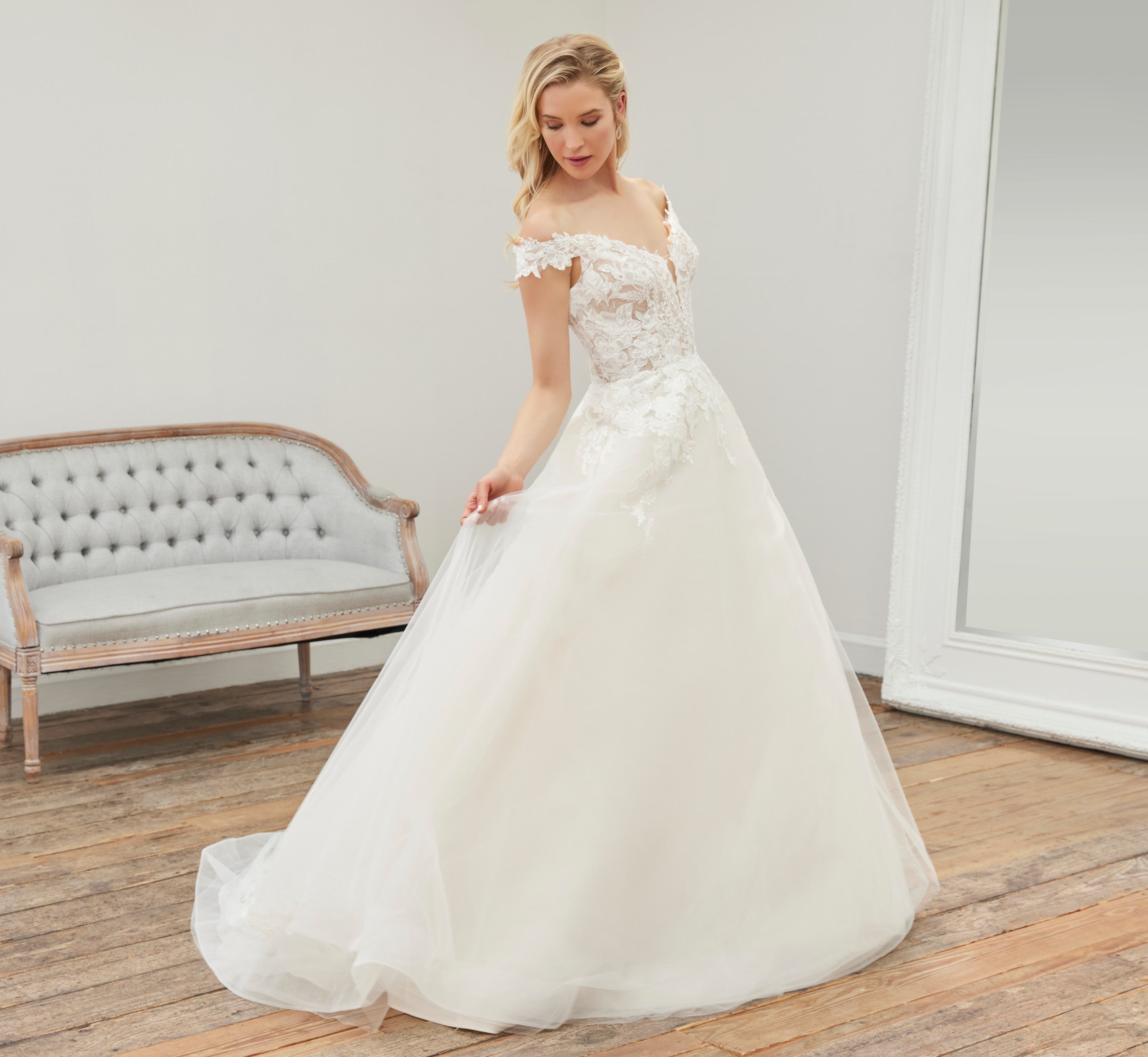 Lace Off-The-Shoulder Gown With Detachable Long Sleeves In Ivory Ivory Nude、mySite、solidvoid