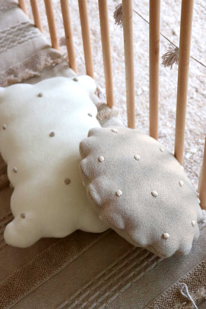 KNITTED CUSHION ROUND BISCUIT DUNE WHITE、mySite、gigharbornorthrealestate