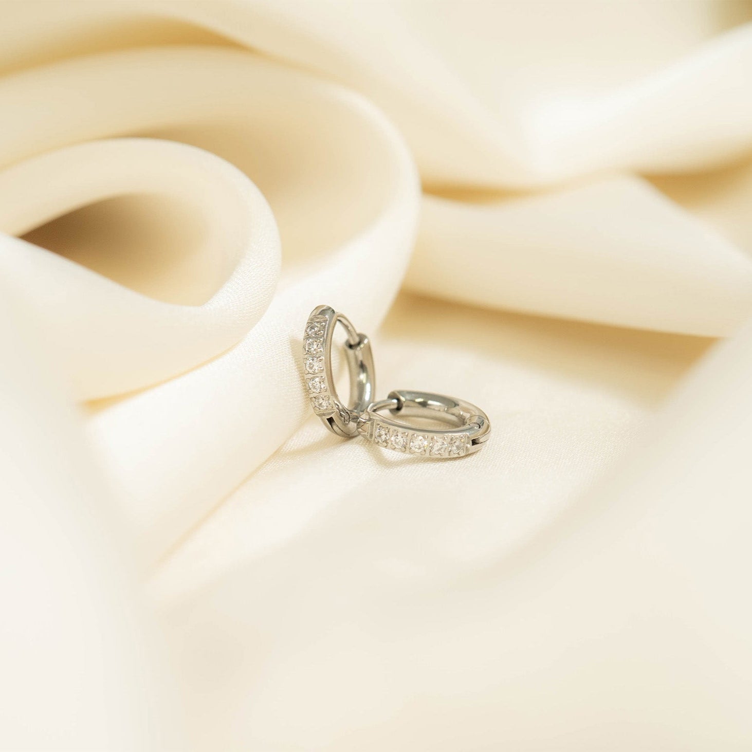 18K Gold PVD Stainless Steel CZ Stone Huggie Earrings / ERJ0075、mySite、dreamappss