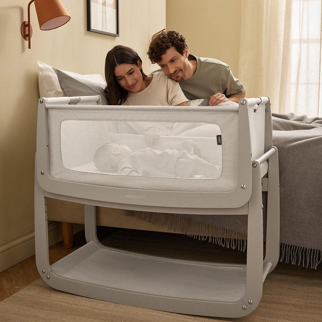  SnuzPod 5 Bedside Crib - Pebble、mySite、merchandisen