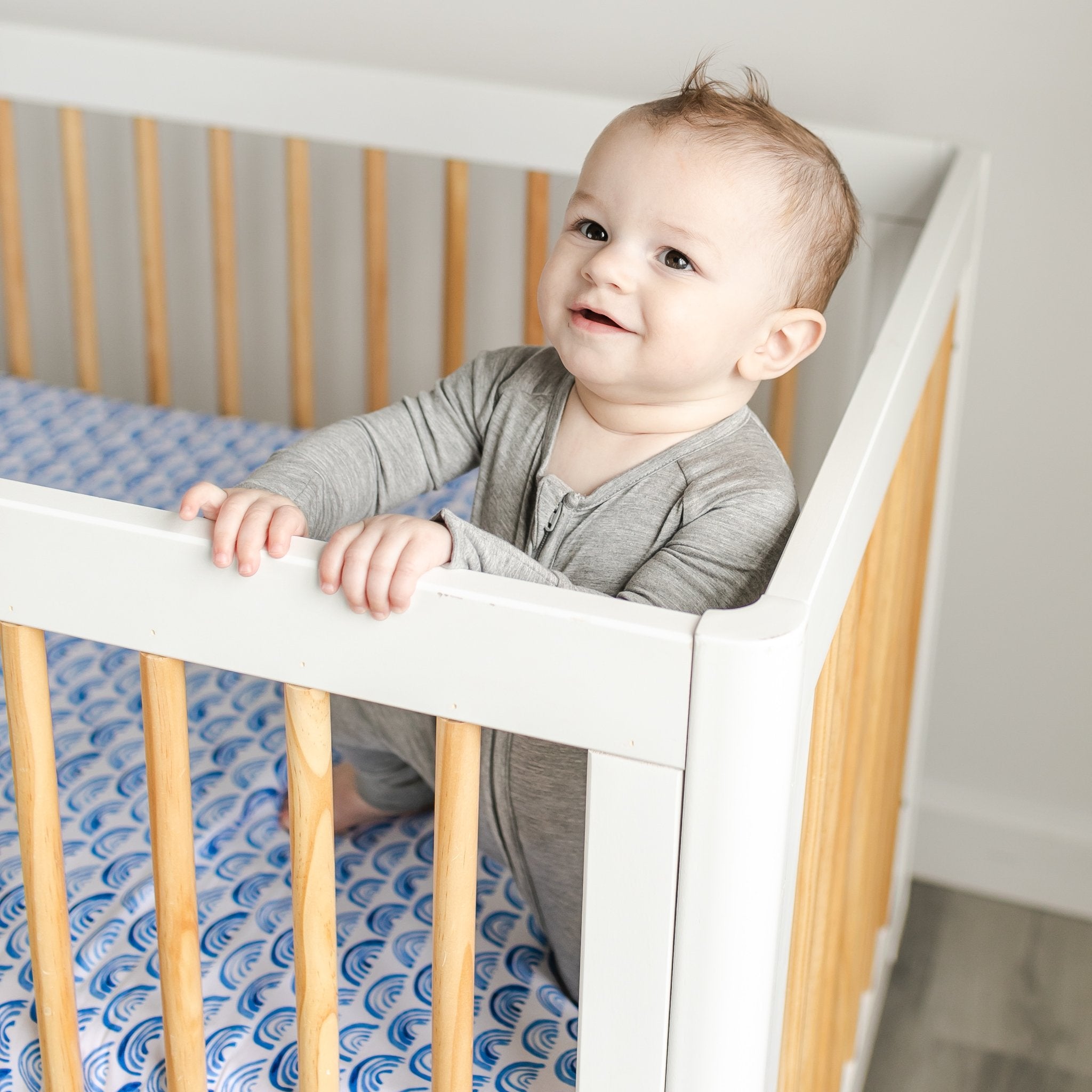 Blue Rainbows Fitted Crib Sheet、mySite、g9winljtr