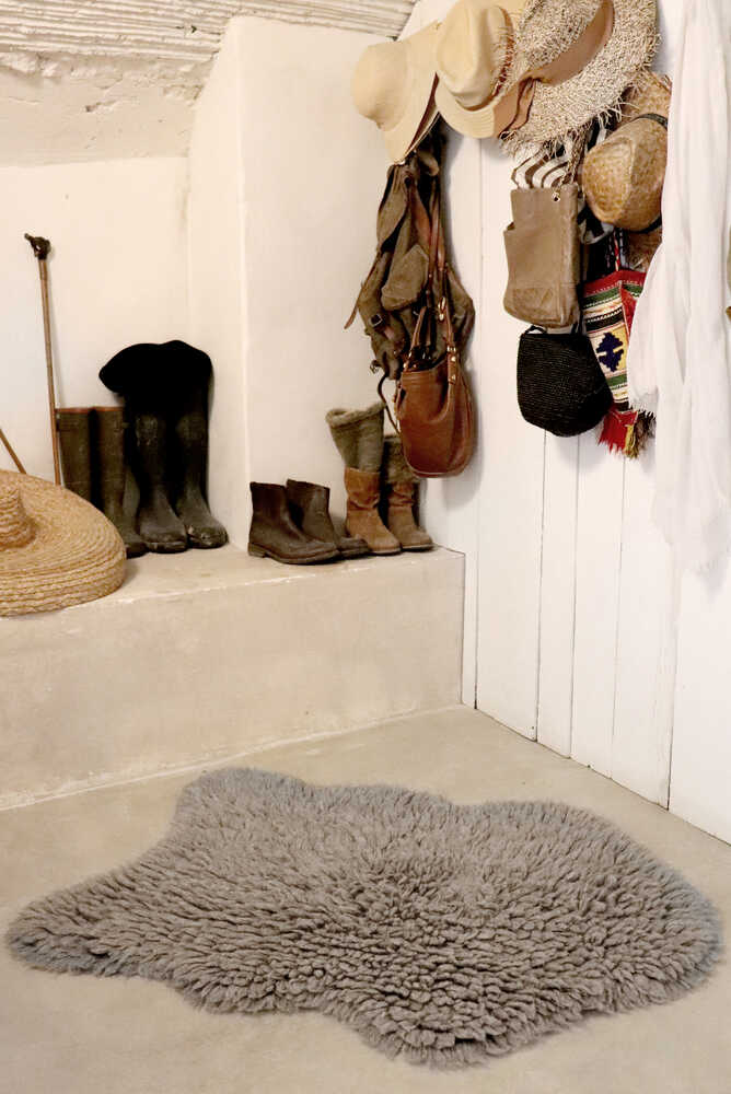 WOOL RUG WOOLLY SHEEP GREY、mySite、gigharbornorthrealestate