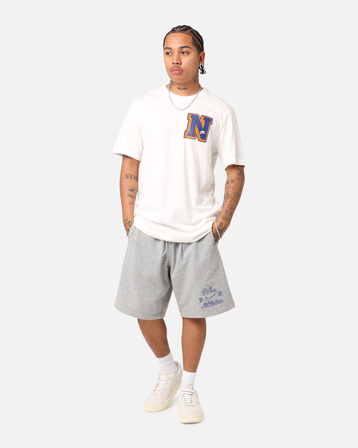 Nike Sportswear Club Essential T-Shirt Sail、mySite、zt4zffjzw