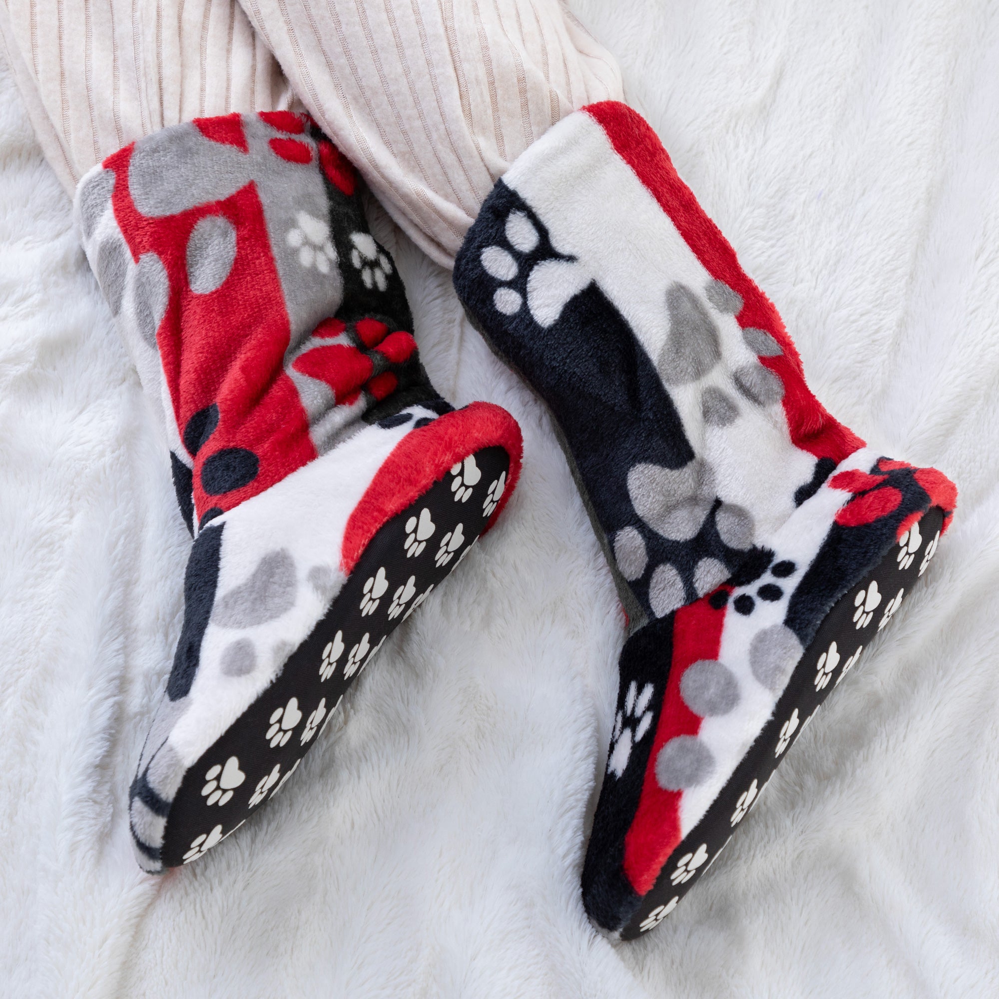 Super Cozy Paw Print Fleece Slipper Booties、mySite、camillekostekn