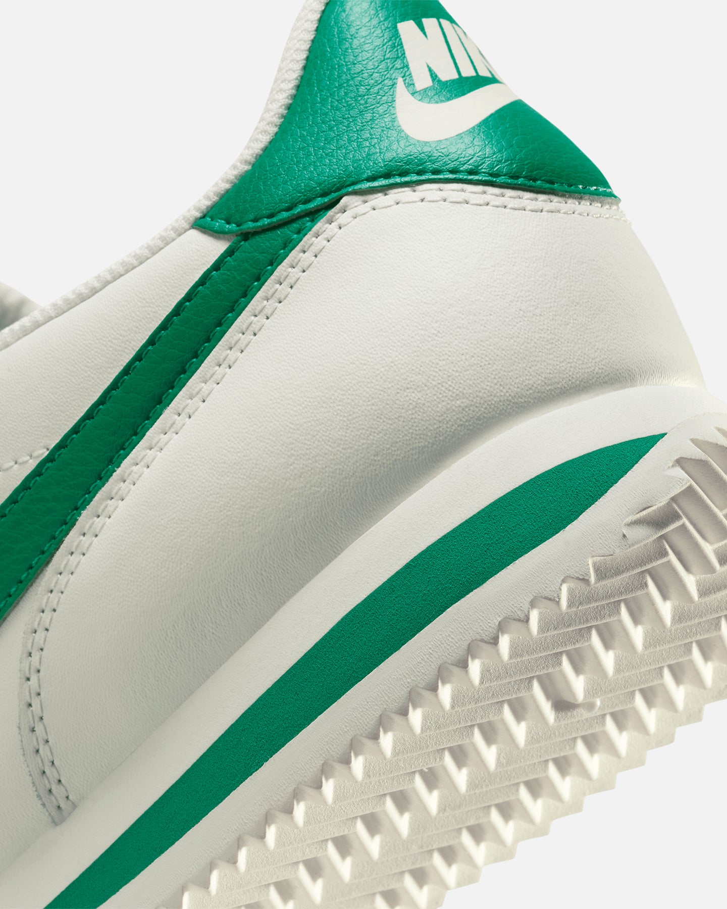Nike Cortez Sail/Stadium Green、mySite、zt4zffjzw