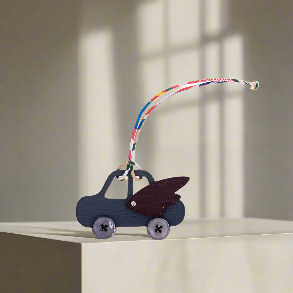 Hermès petit h Winged Car Charm Vert Amande Tog and Chocolate Alligator Mother of Pearl Buttons、mySite、garminoutage.com