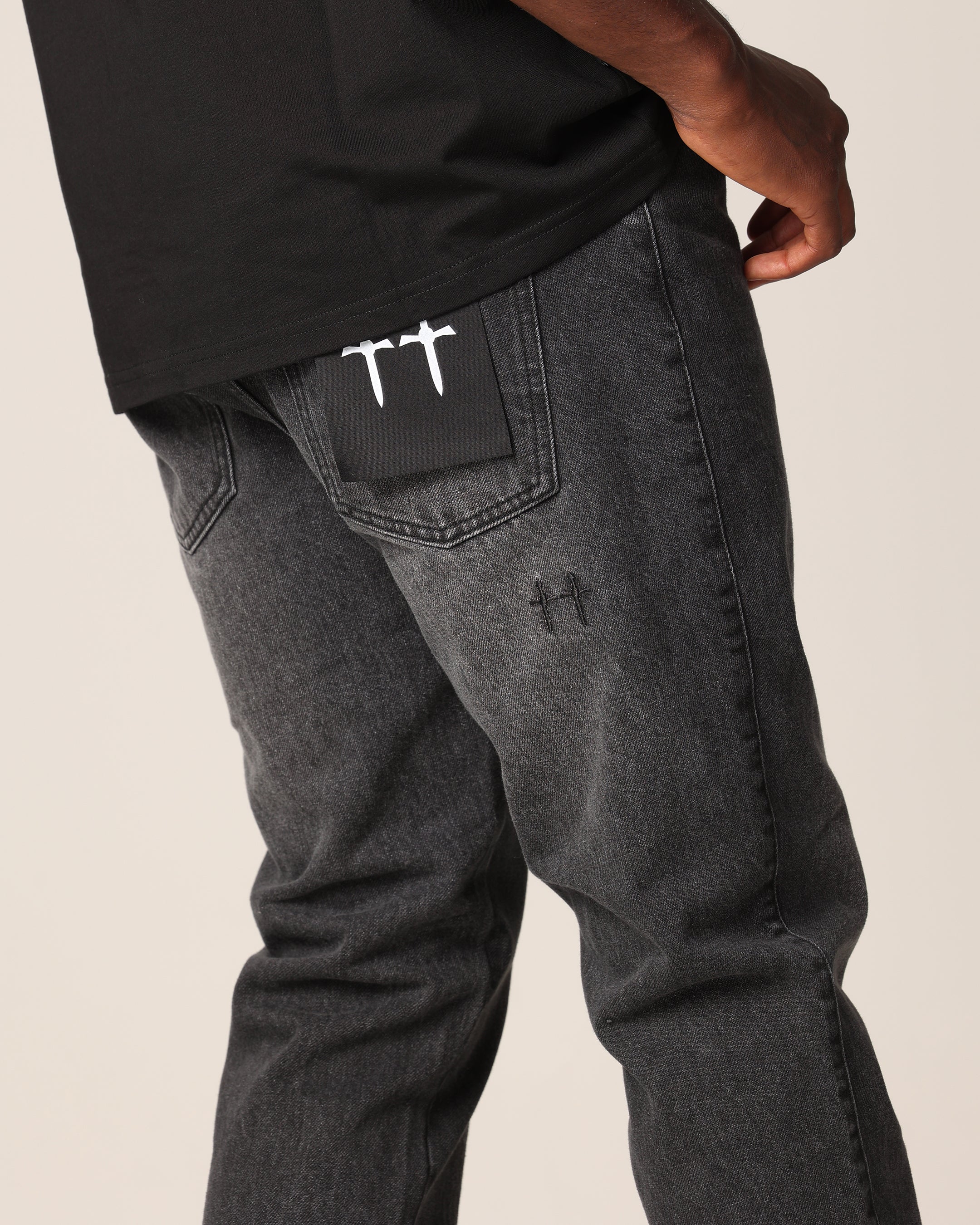 {product_title} - {shop_name}