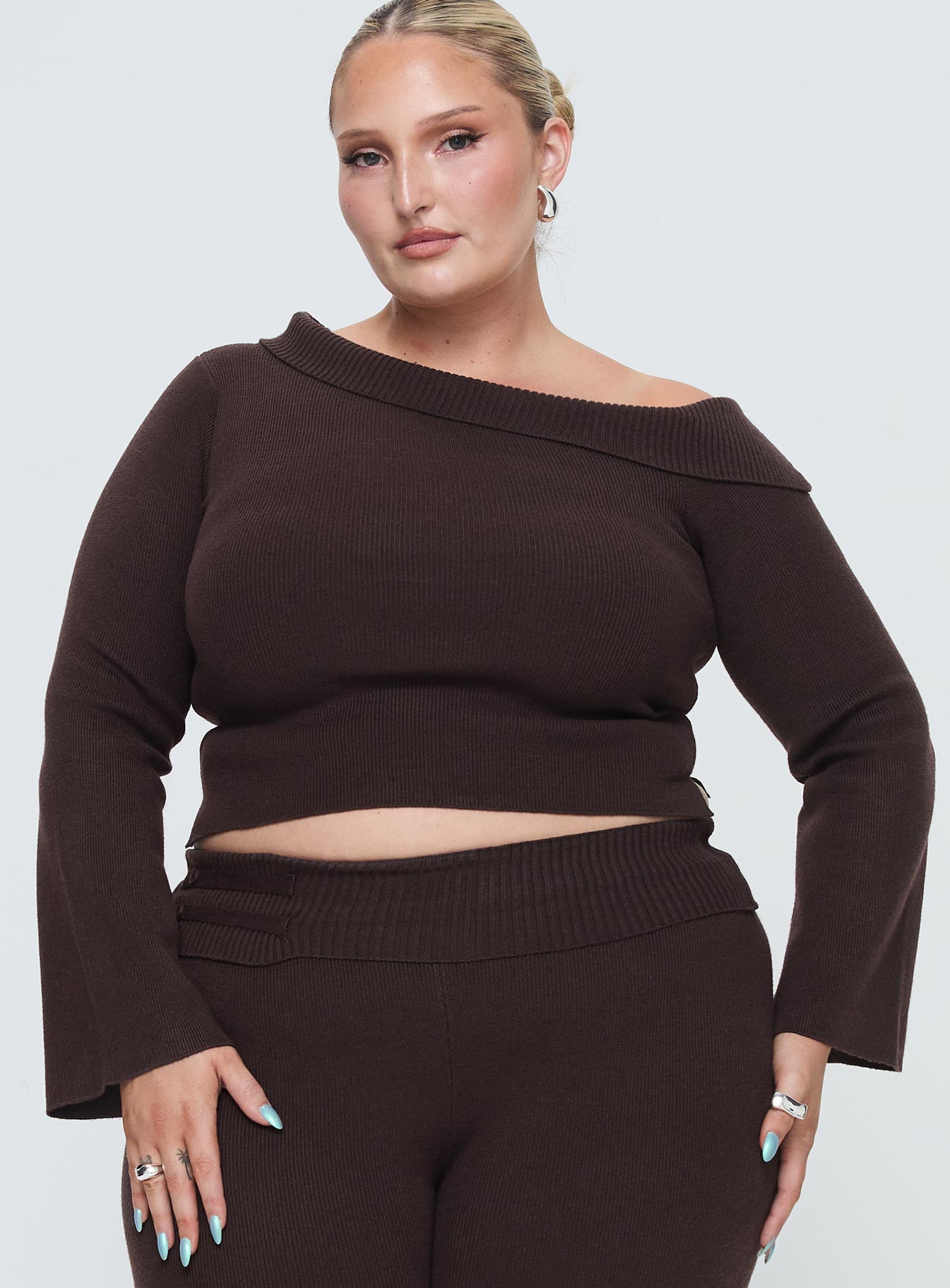 Sina Off The Shoulder Top Chocolate Curve、mySite、solidvoid