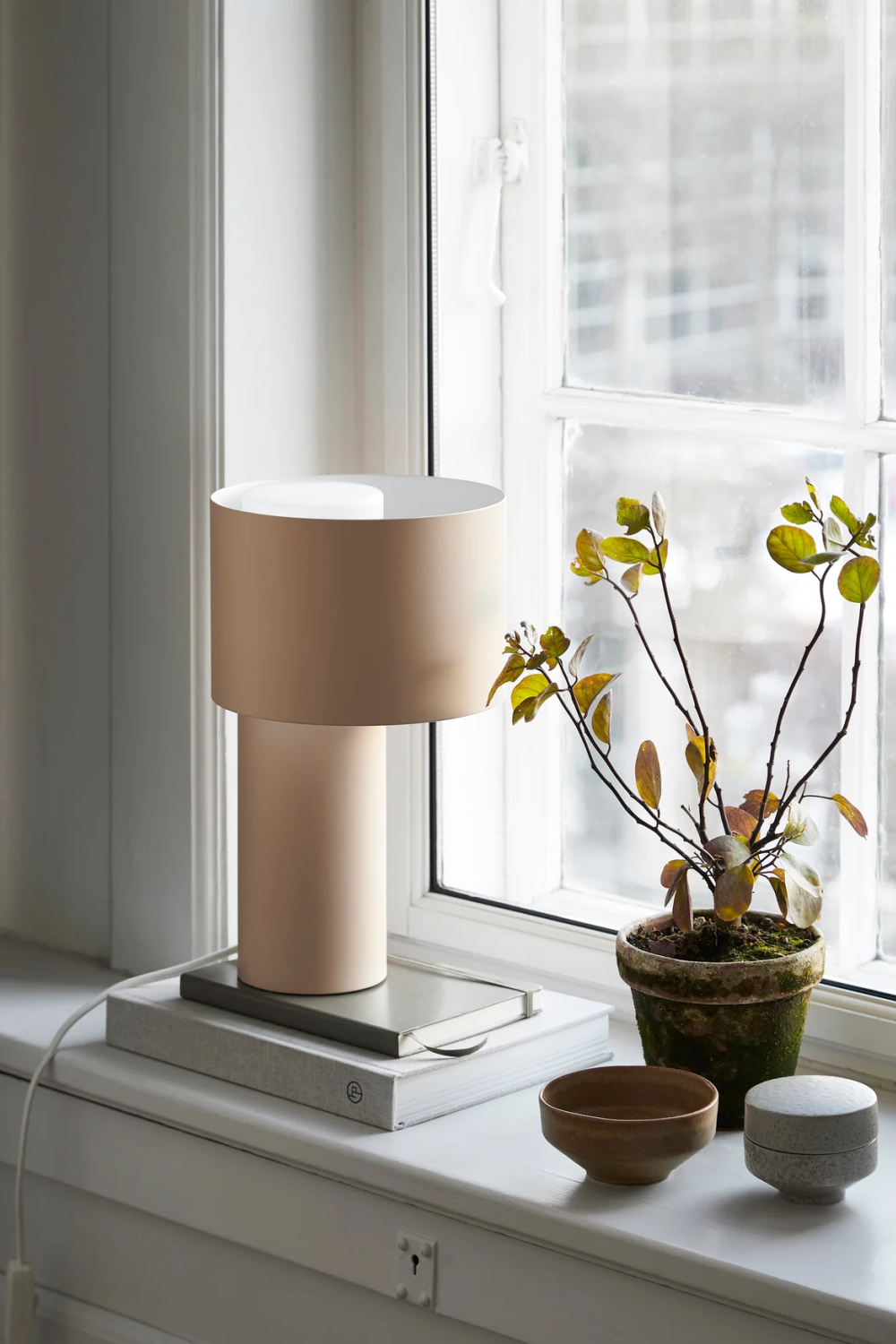 Graphical Modern Table Lamp | WOUD Tangent、mySite、neckold