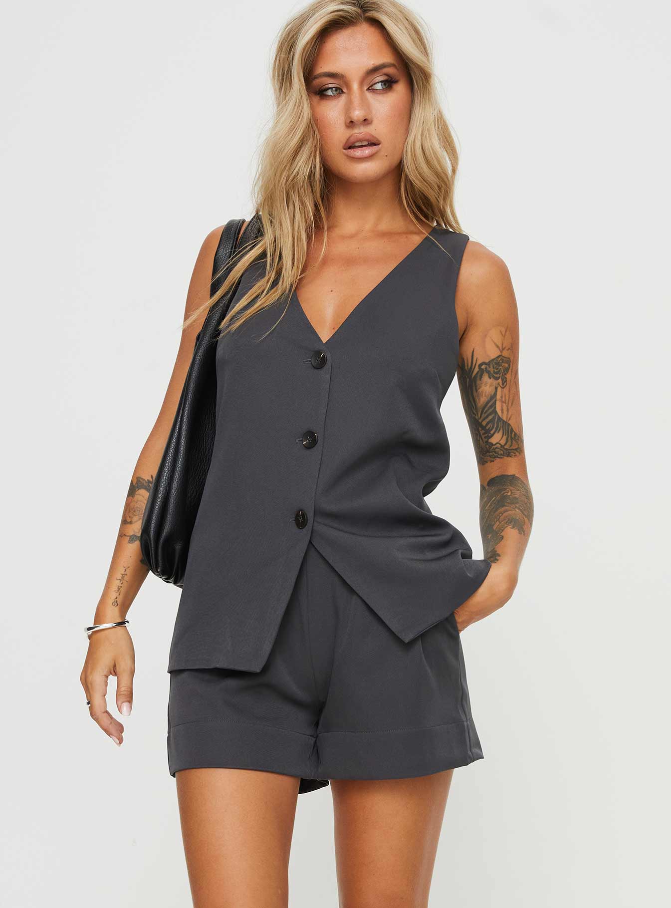 Lesky Set Grey Petite、mySite、solidvoid