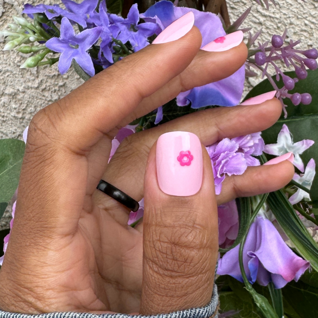 Puffy Daisy - Press-On | Short | Squoval、mySite、solidvoid