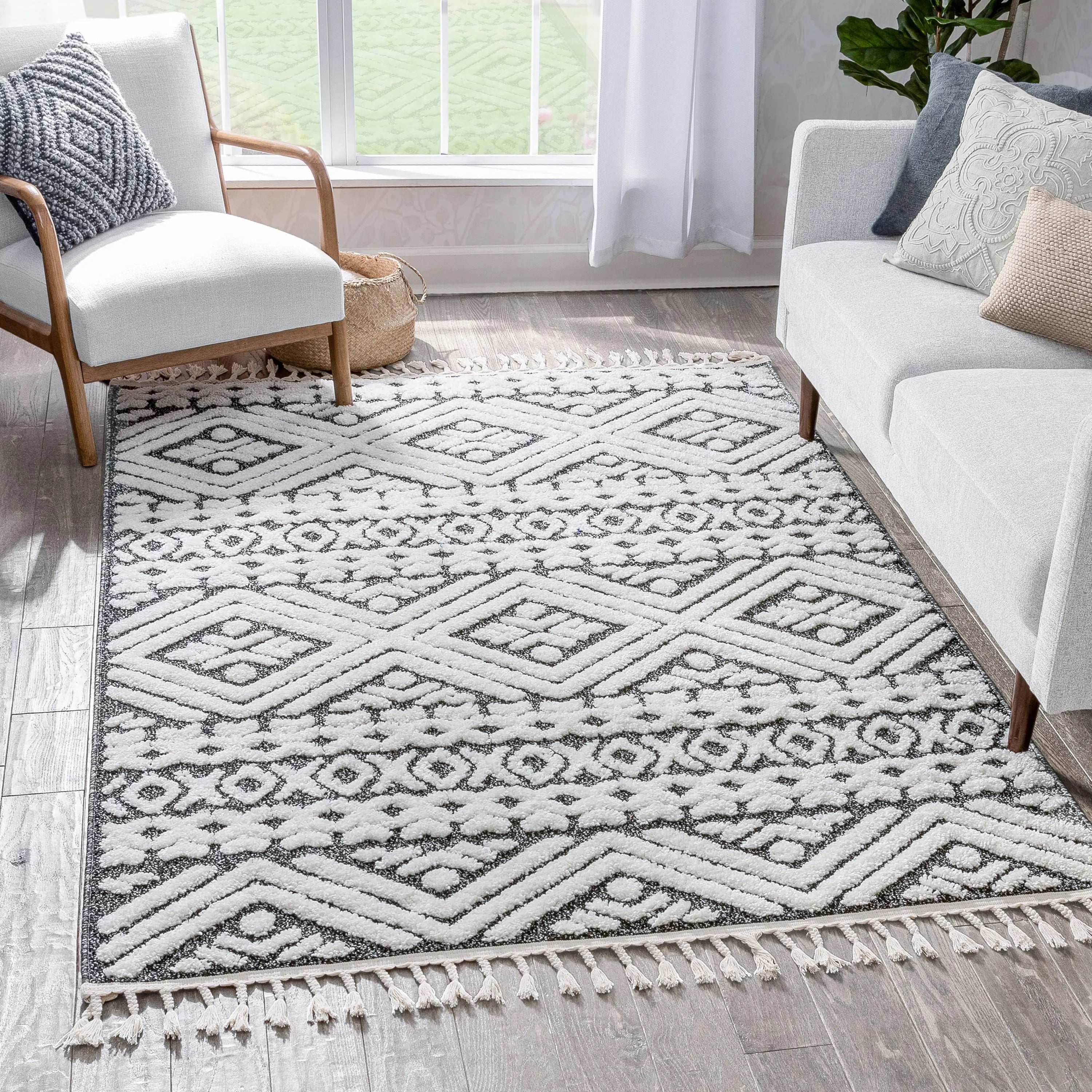 Eliana Tribal Geometric Chevron pattern Dark Grey White High-Low Textured Rug、mySite、gigharbornorthrealestate