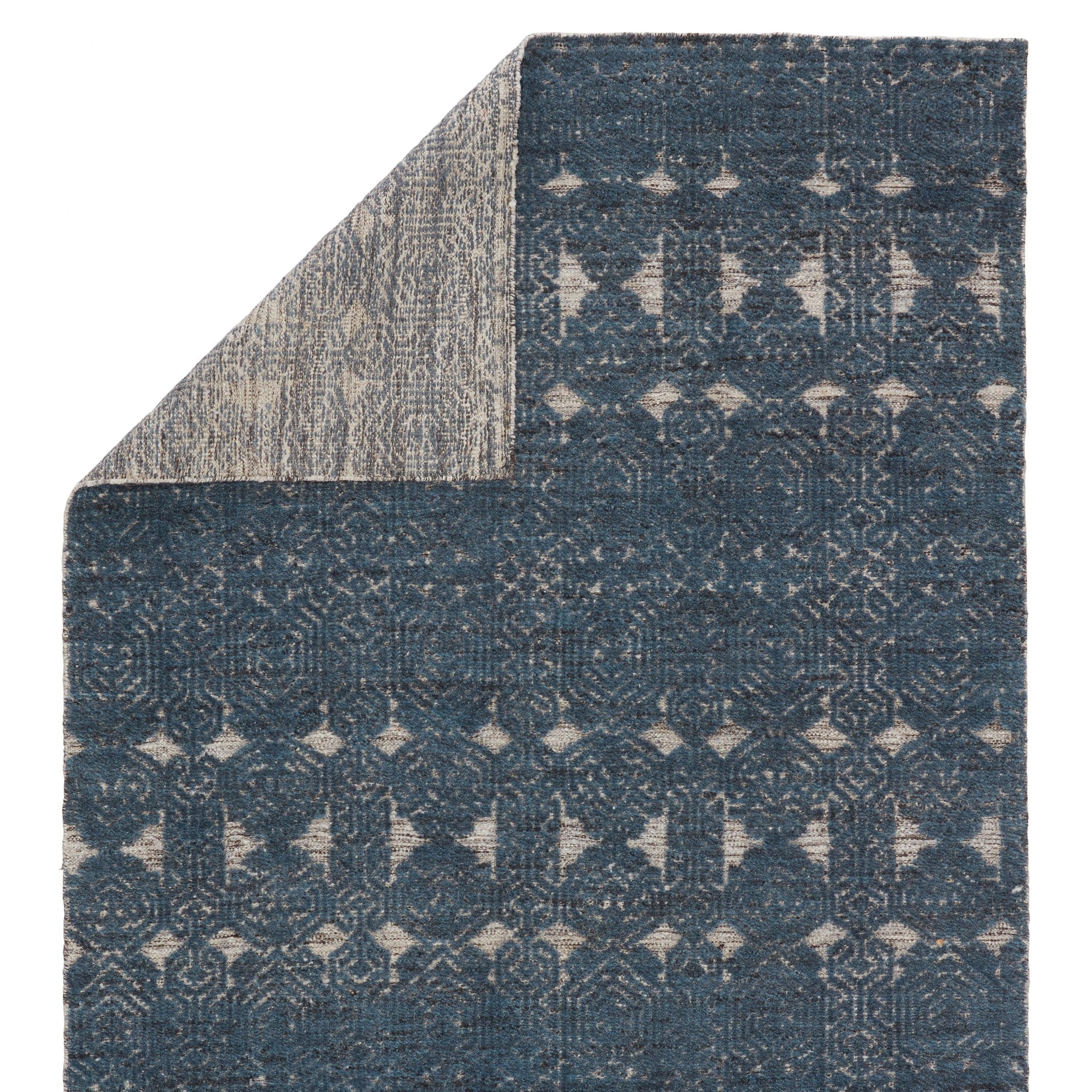Abelle Hand-Knotted Medallion Teal White Area Rug、mySite、gigharbornorthrealestate