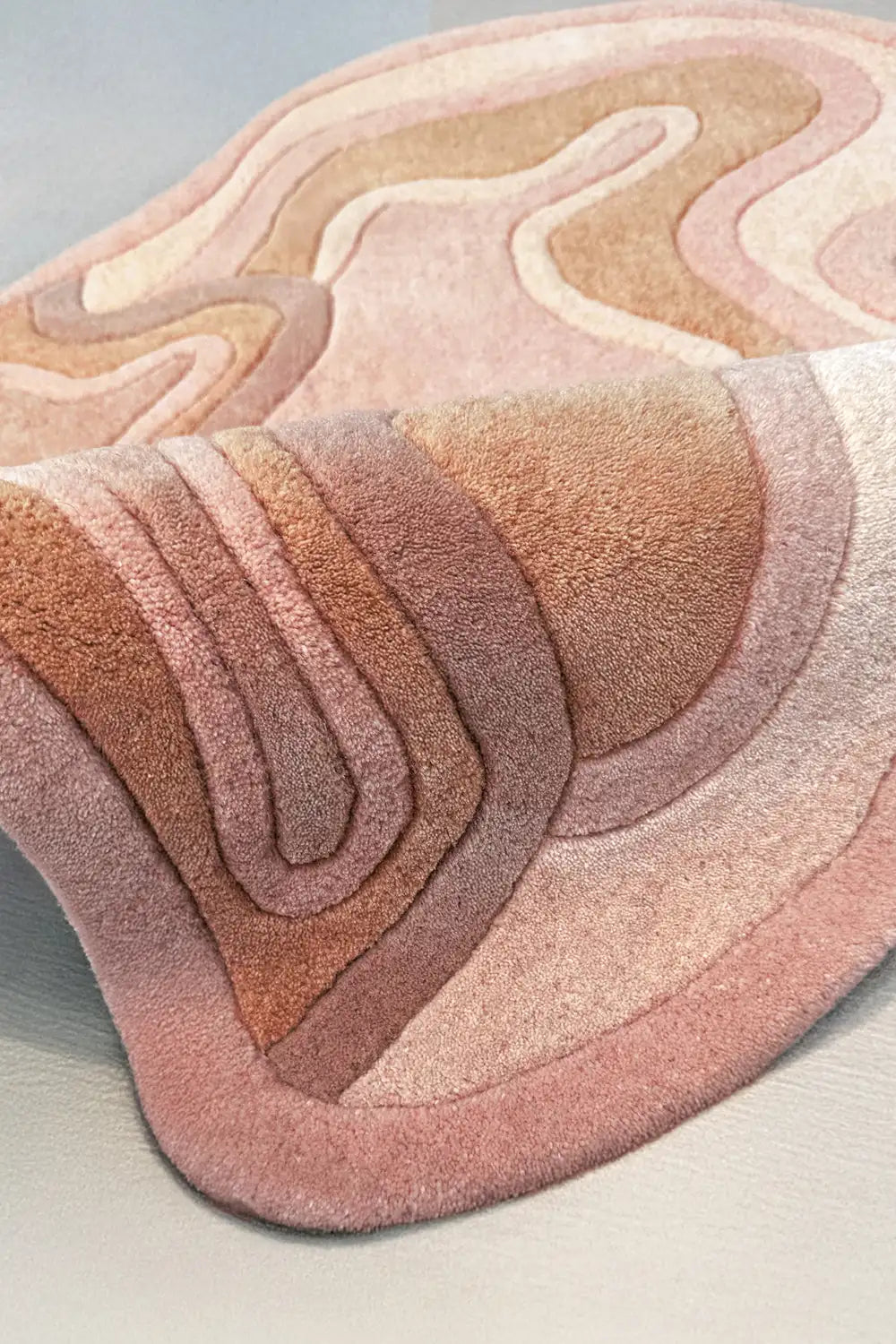 Rolling Tides Organic Shaped Hand Tufted Wool Rug、mySite、gigharbornorthrealestate