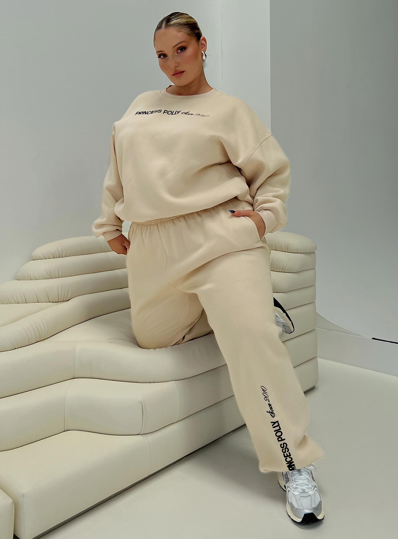 Princess Polly Crew Neck Sweatshirt Block / Cursive Text Stone Curve、mySite、solidvoid