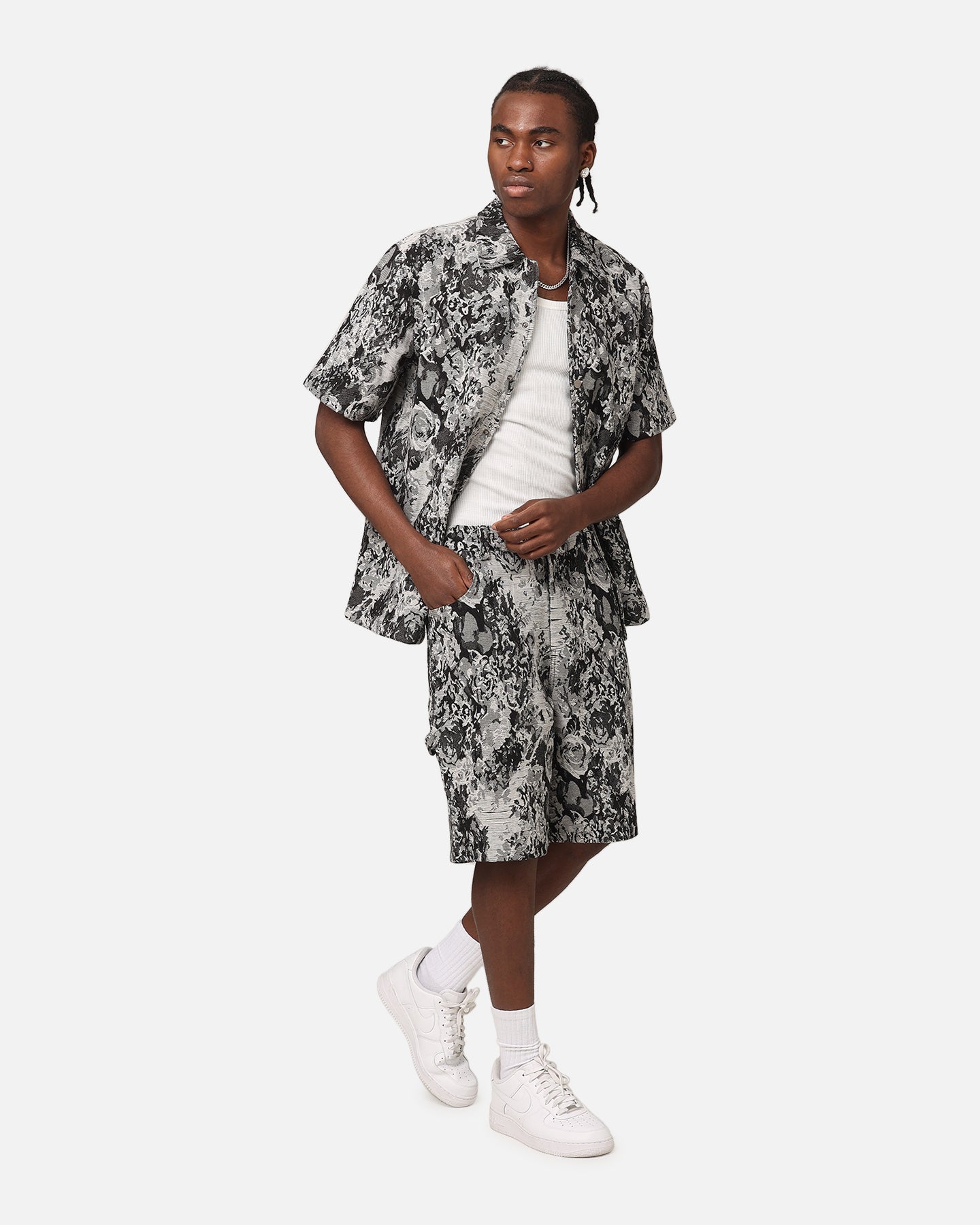 {product_title} - {shop_name}