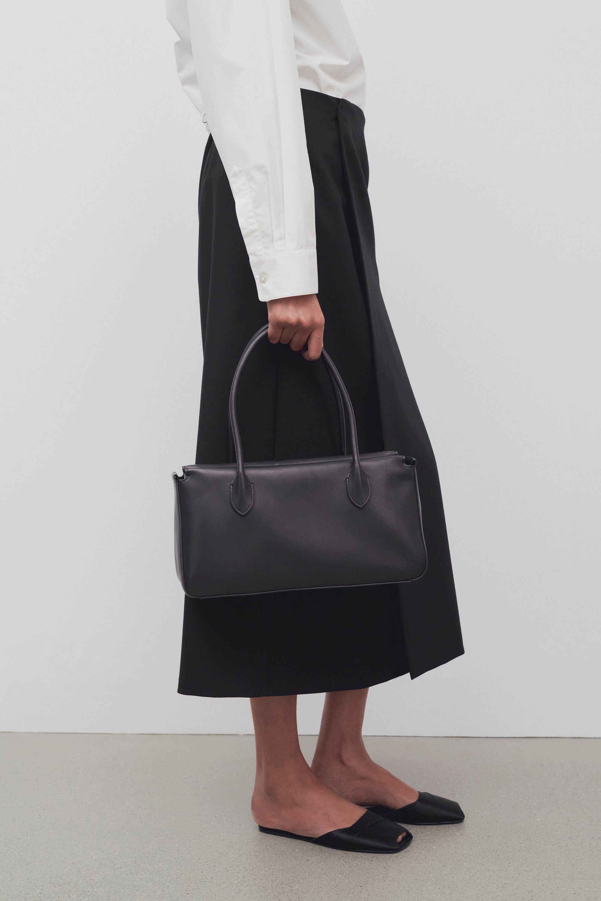 E/W Top Handle Bag in Leather、mySite、aoinhome