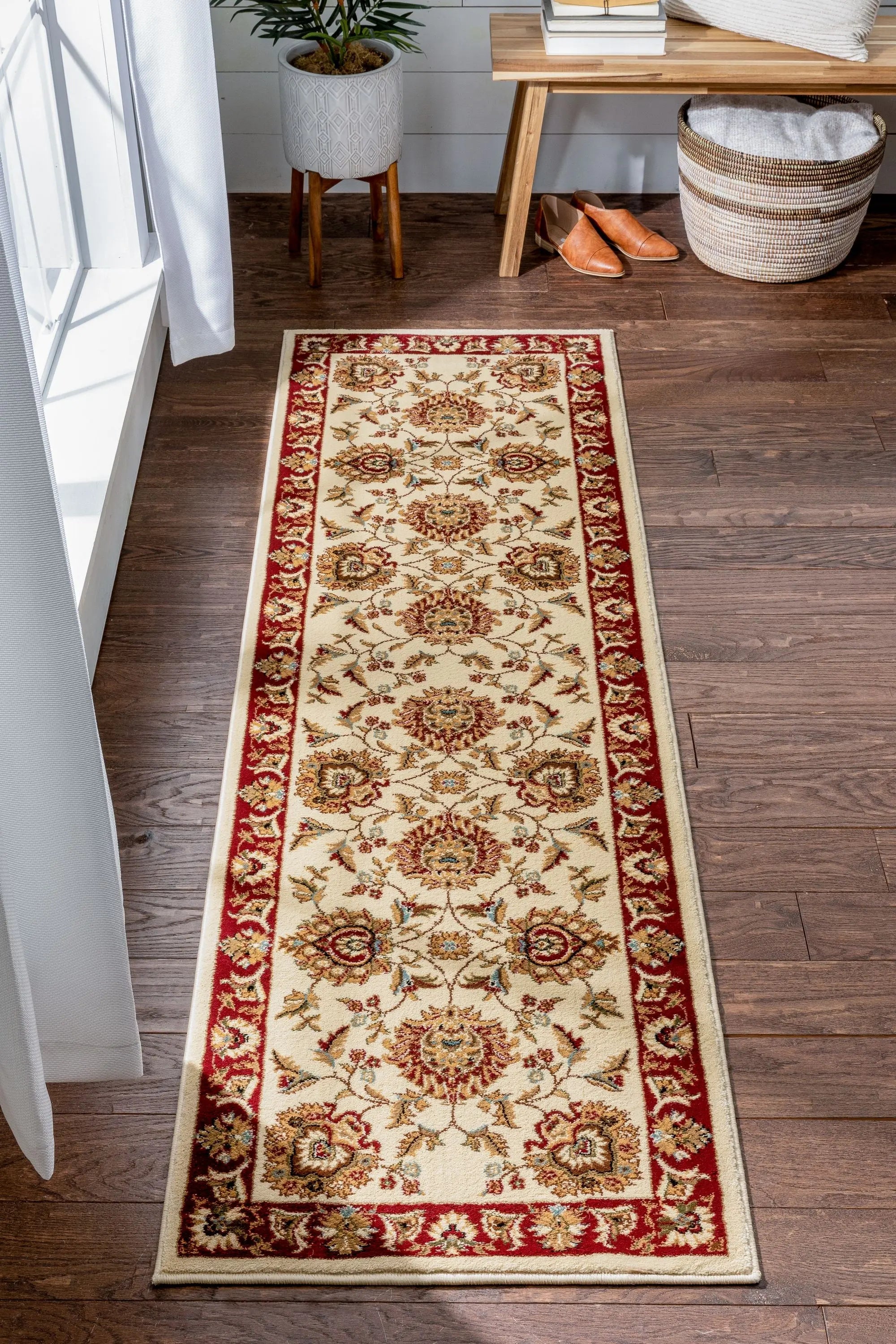 Abbasi Ivory Traditional Rug、mySite、gigharbornorthrealestate