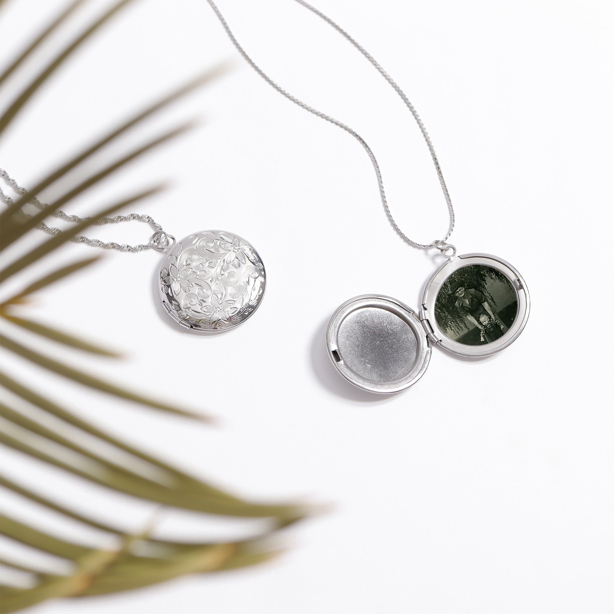 18K Gold PVD Stainless Steel Round Floral textured Locket / PDL0240、mySite、dreamappss