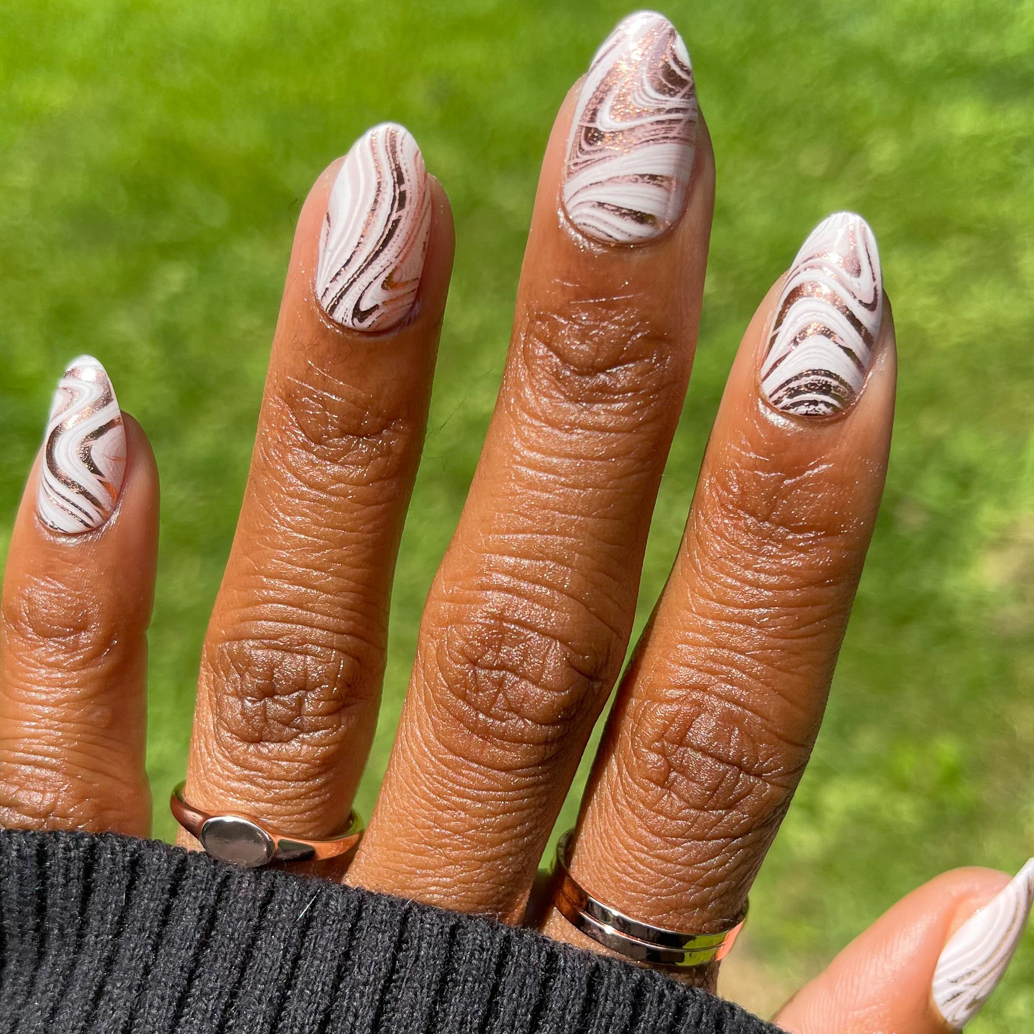 Marble Swirls | Almond | Medium、mySite、solidvoid