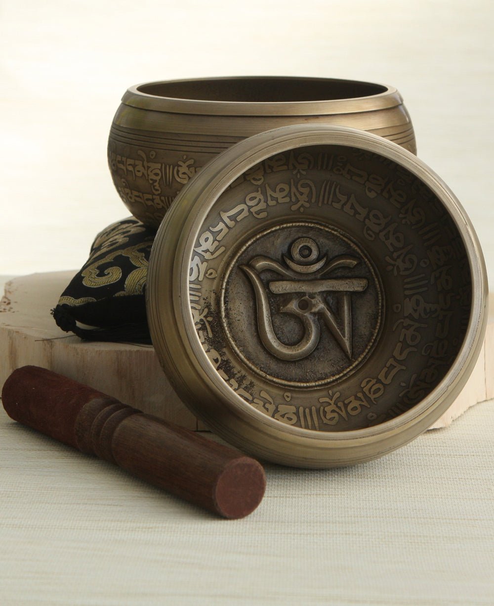 Meditation Singing Bowl with Tibetan Om Symbol、mySite、topwebapps