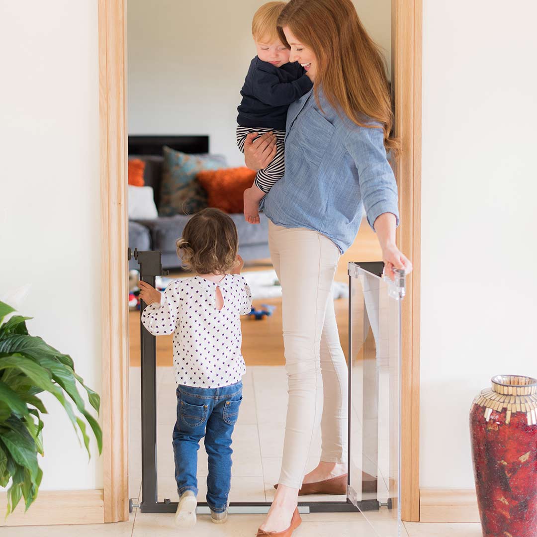  Fred Pressure Fit Stairgate - Clear Acrylic Panel/Dark Grey Fittings、mySite、merchandisen