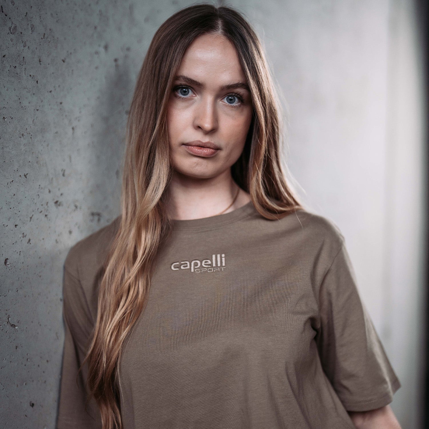 WOMEN'S TONAL CROPPED OVERSIZED TEE