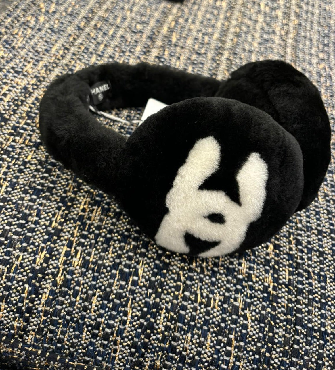 Chanel CC Shearling Earmuffs (Black/White)、mySite、garminoutage.com