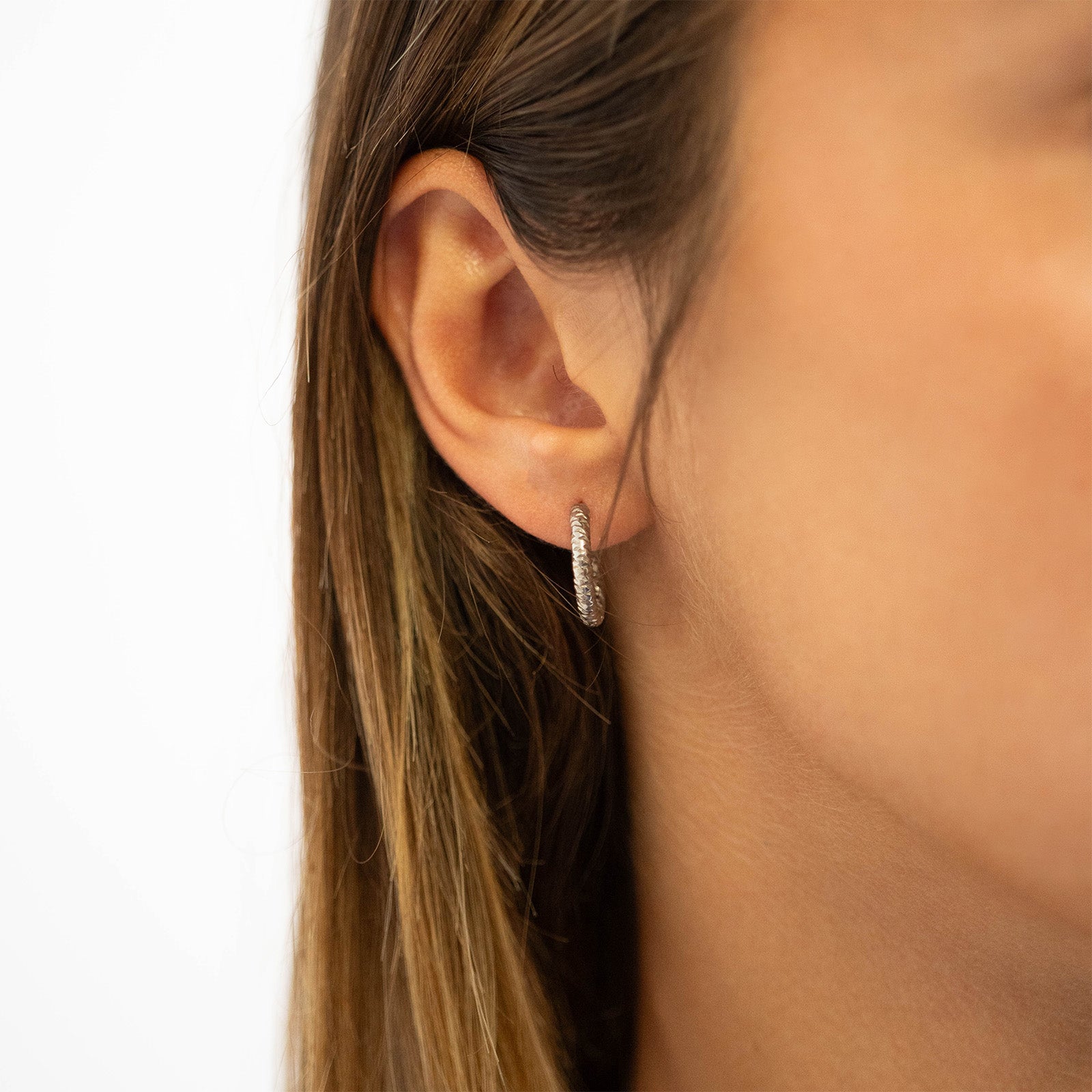 18K Gold PVD Stainless Steel Textured Huggie Hoop Earrings / ERJ0012、mySite、dreamappss