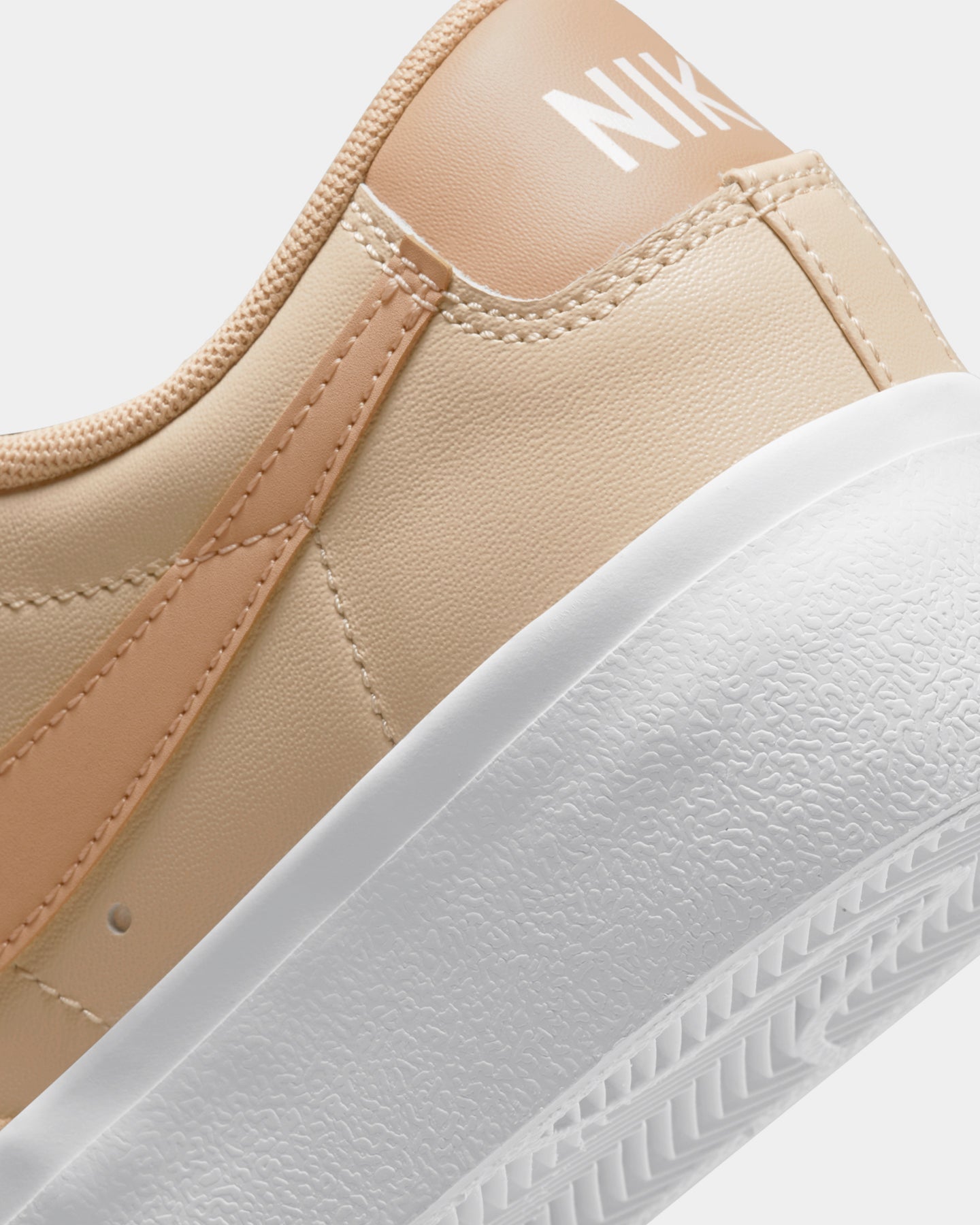 Nike Women's Blazer Low Platform Sanddrift/Hemp-Sanddrift/Black、mySite、zt4zffjzw