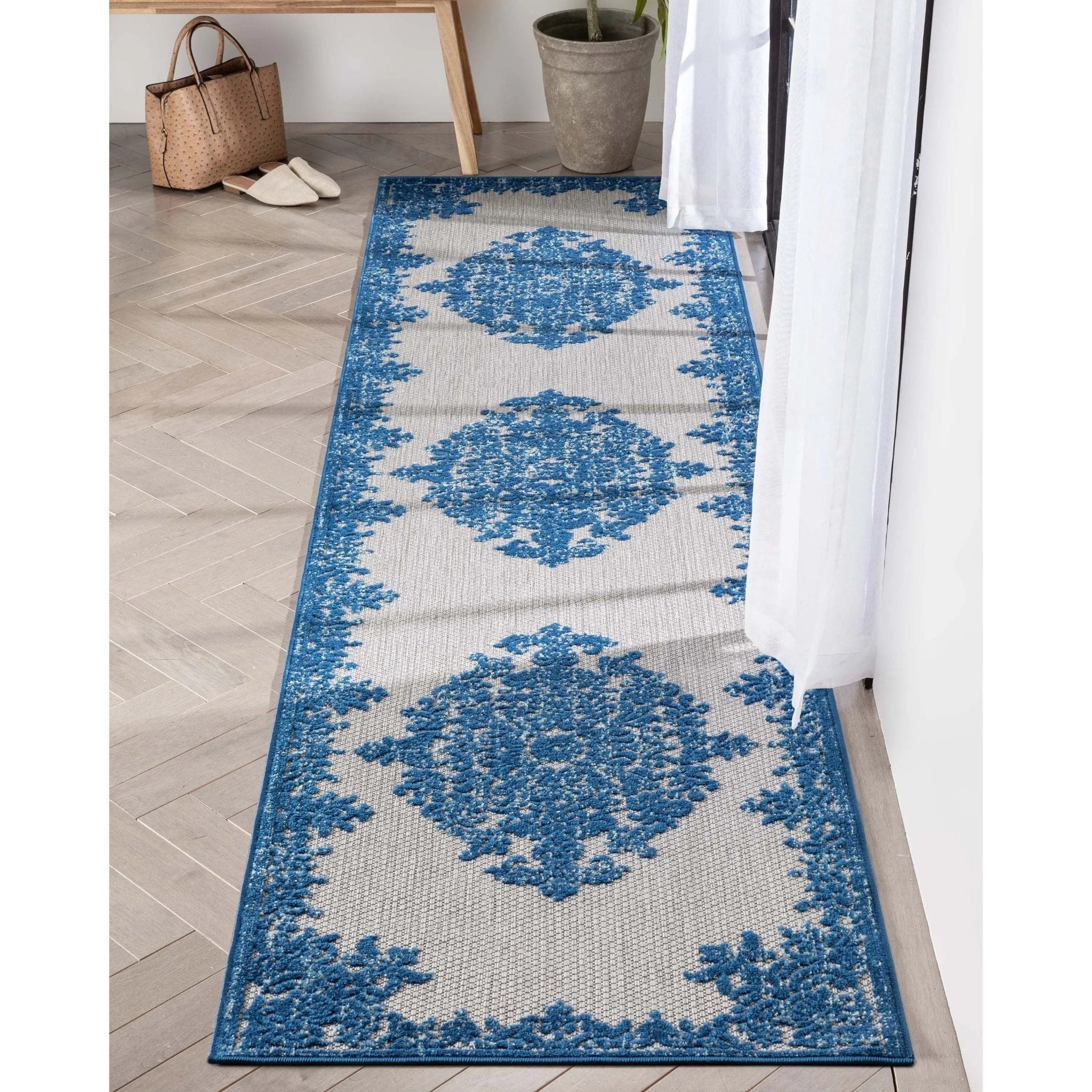 Arid Modern Medallion Persian Indoor/Outdoor Blue High-Low Rug、mySite、gigharbornorthrealestate