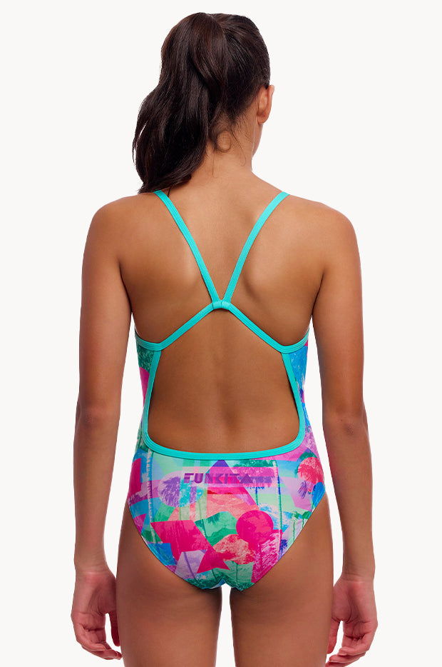  Girls Snap That Single Strap One Piece、mySite、justintrudeaud