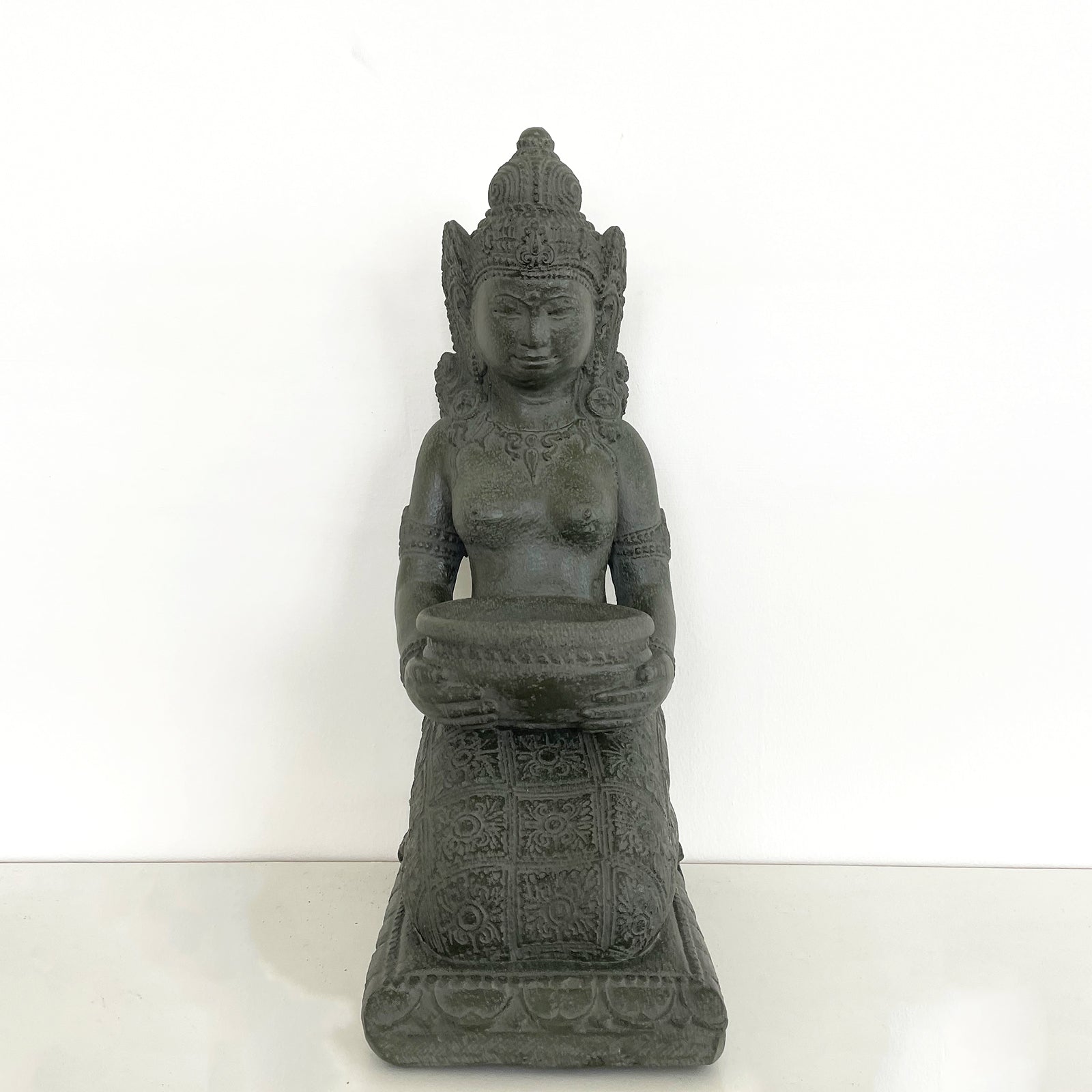 Kneeling Tara Garden Statue、mySite、topwebapps