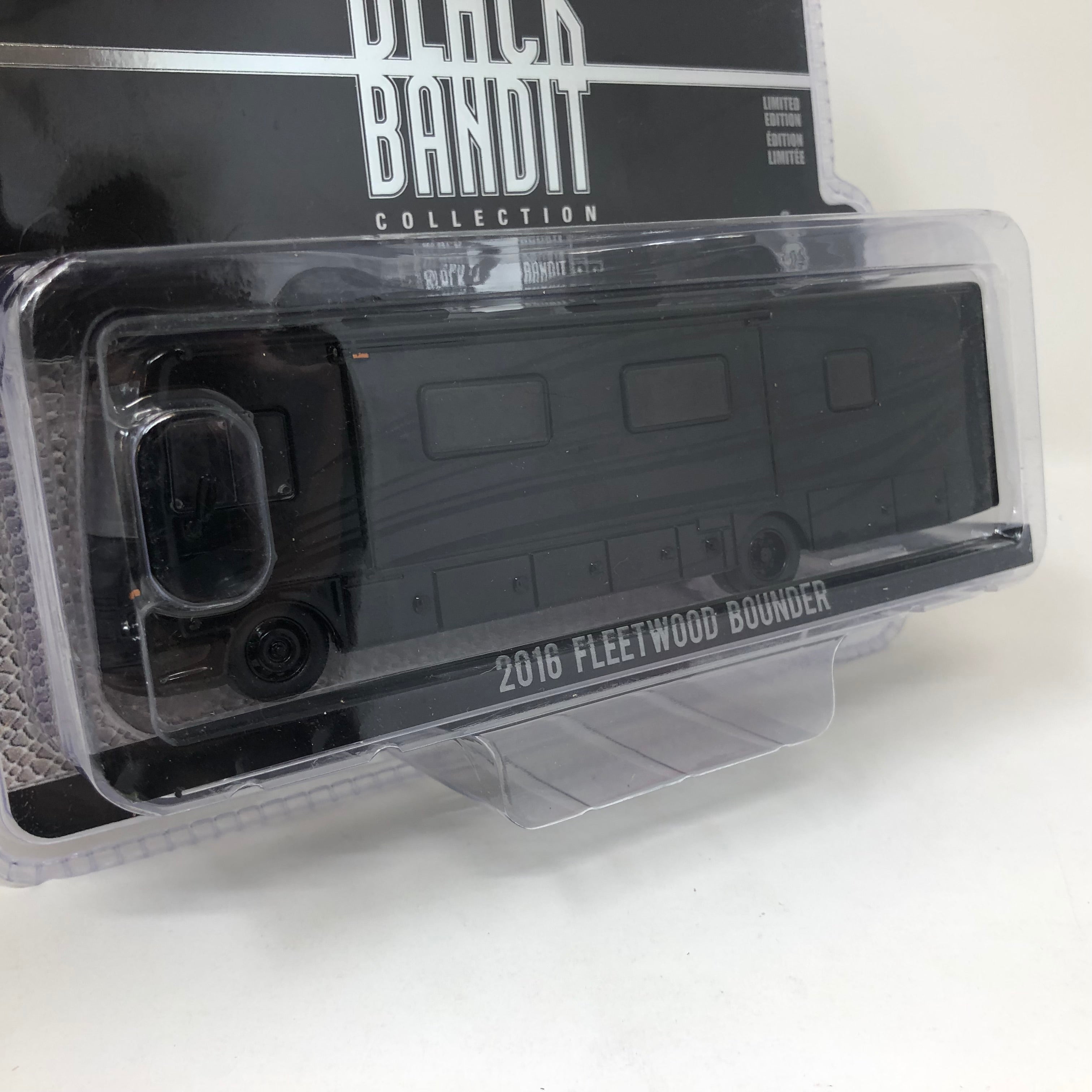 2016 Fleetwood Bounder * Greenlight Black Bandit、mySite、hgirdovlk