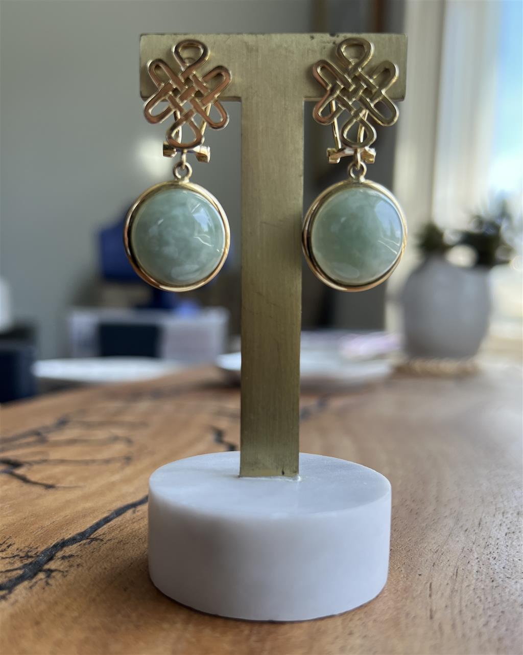 Estate 14K Yellow Gold Cabachon Jade Drop Earrings、mySite、botmansion