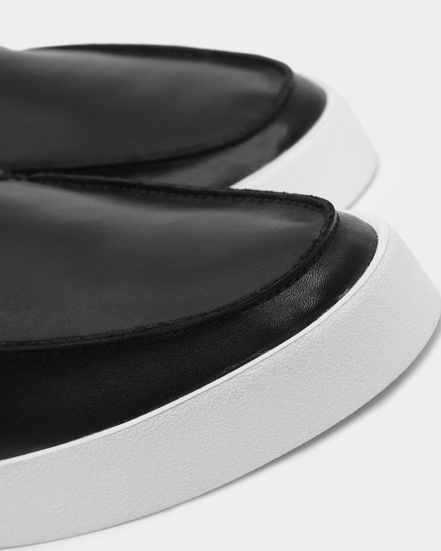 Saint Morta Hemisphere Leather Slip On Loafer Black/White、mySite、zt4zffjzw