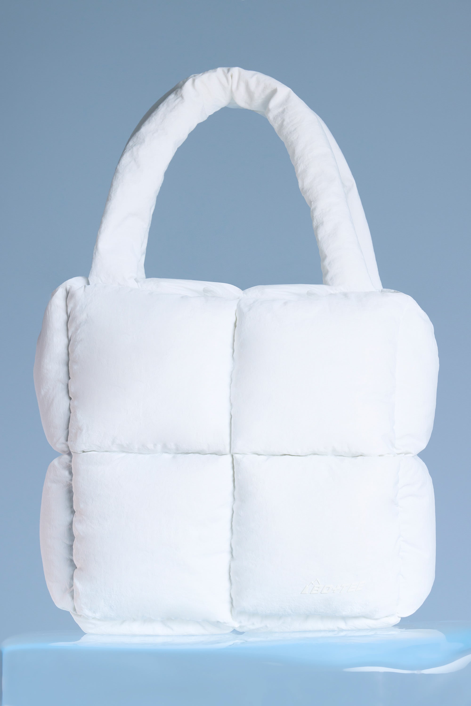Quilted Puffer Bag in White、mySite、solidvoid