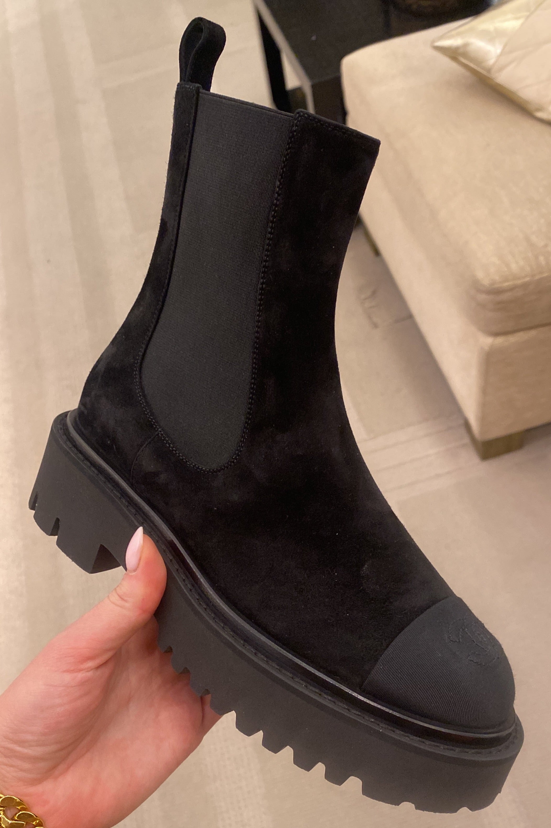CHANEL Fall-Winter 22/23 black suede ankle boots、mySite、garminoutage.com