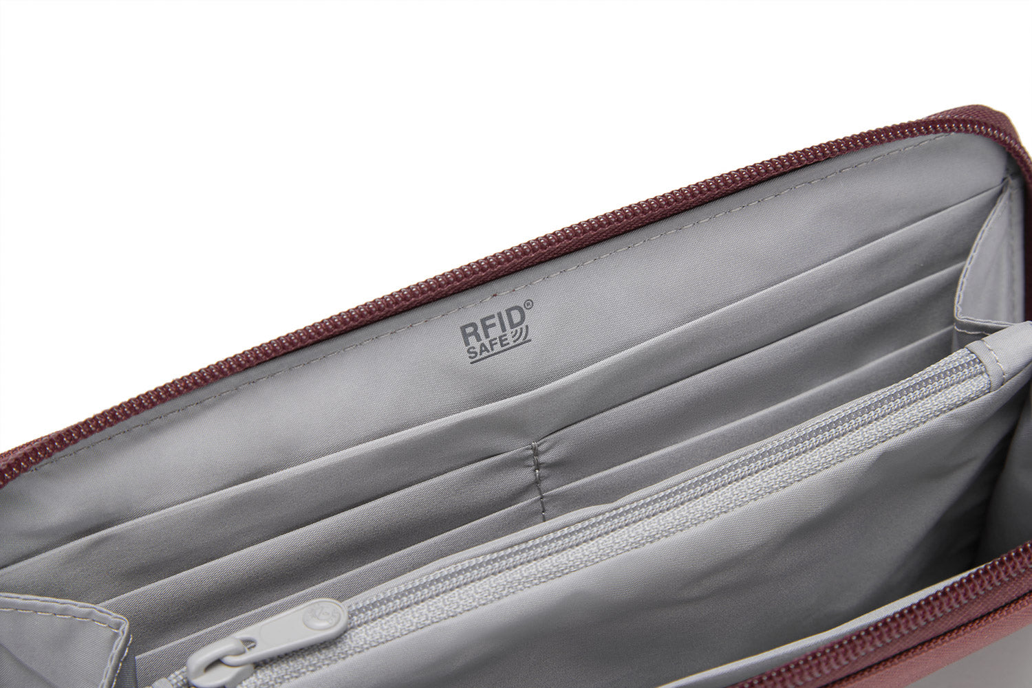 Pacsafe® RFIDsafe™ RFID blocking continental wallet、mySite、garagedoors4me