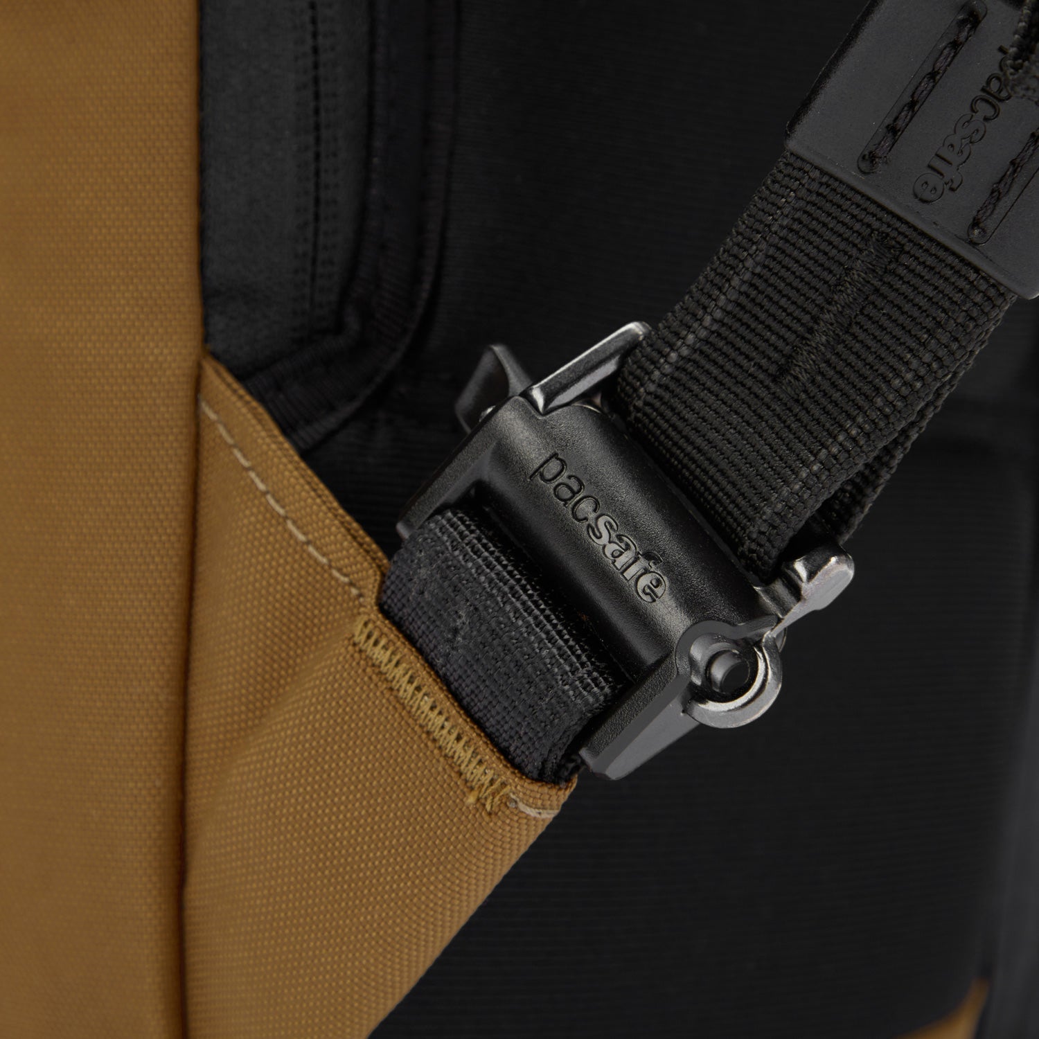 Pacsafe® V anti-theft Commuter Backpack (Fits 13 / 16 Laptop)、mySite、garagedoors4me