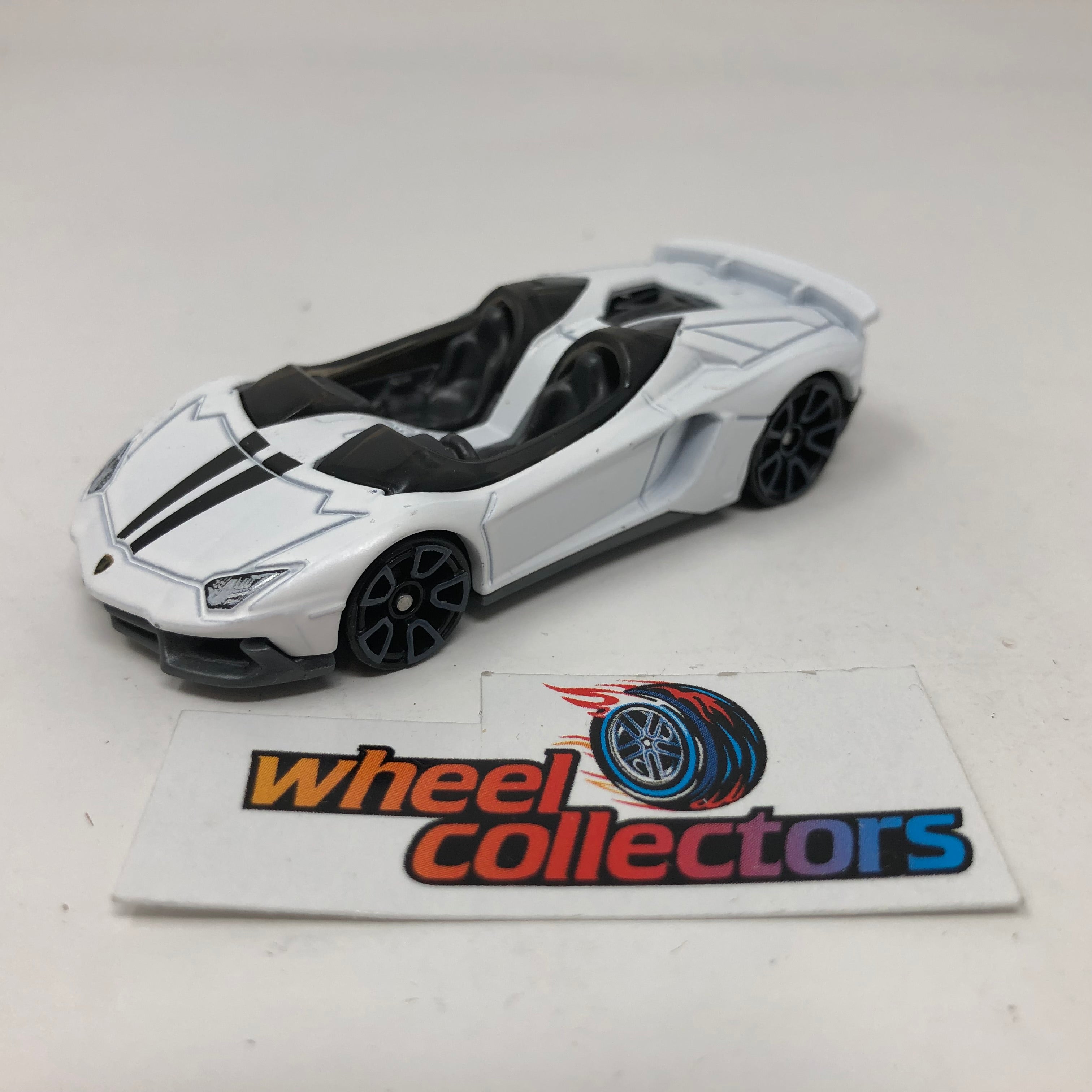 Lamborghini Aventador J * White * Hot Wheels Loose 1:64 Scale、mySite、hgirdovlk
