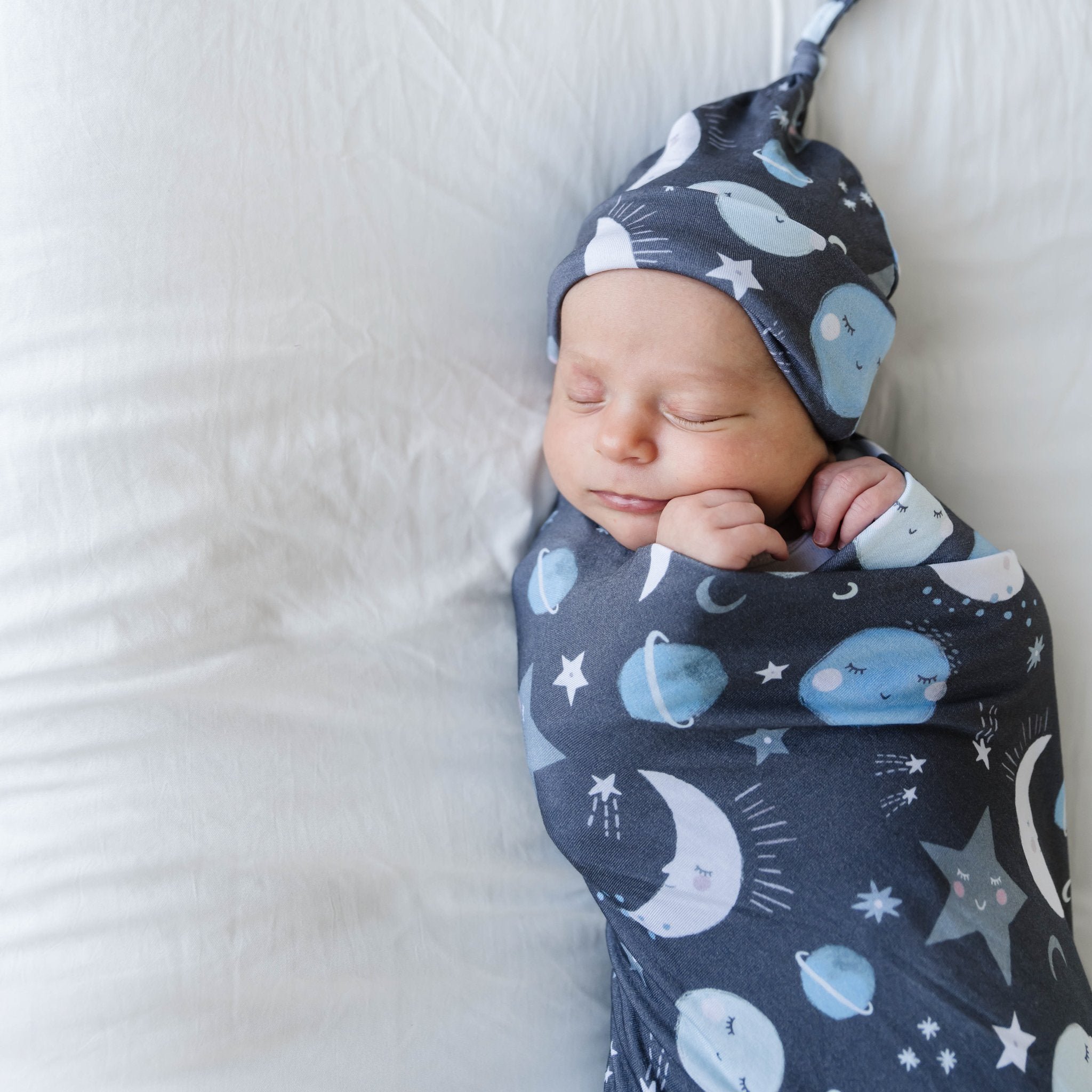 Blue To the Moon & Back Swaddle & Hat Set、mySite、g9winljtr