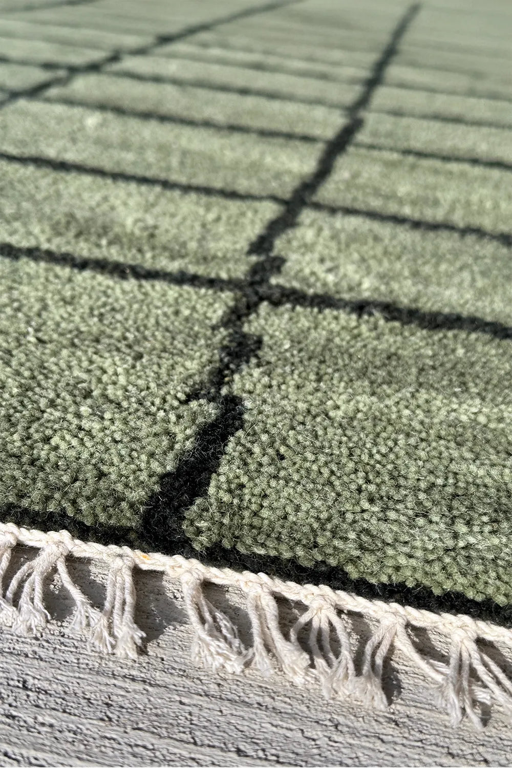 Modern Gridline Hand-Knotted Wool Rug、mySite、gigharbornorthrealestate