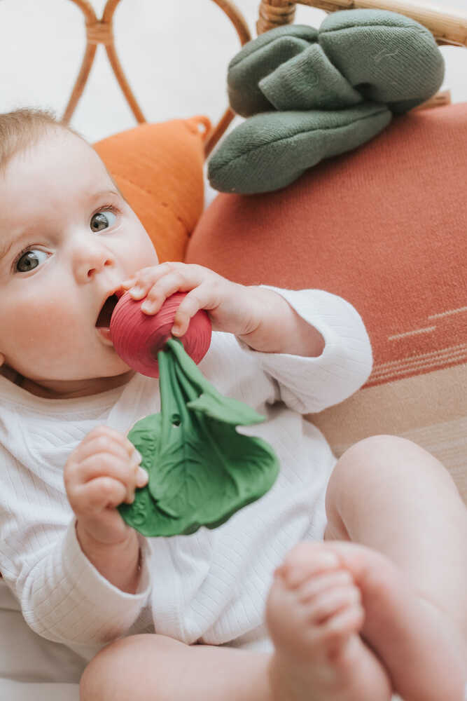 KNITTED CUSHION RAMONA THE RADISH、mySite、gigharbornorthrealestate