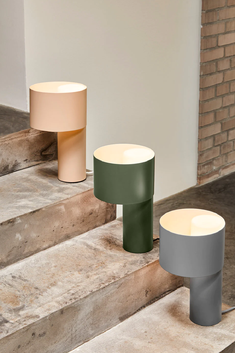 Graphical Modern Table Lamp | WOUD Tangent、mySite、neckold