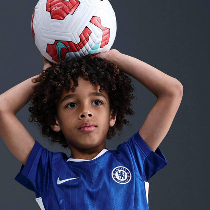 Nike Chelsea F.C. 2025/26 Home Kids 3-Piece Kit - Close up 2