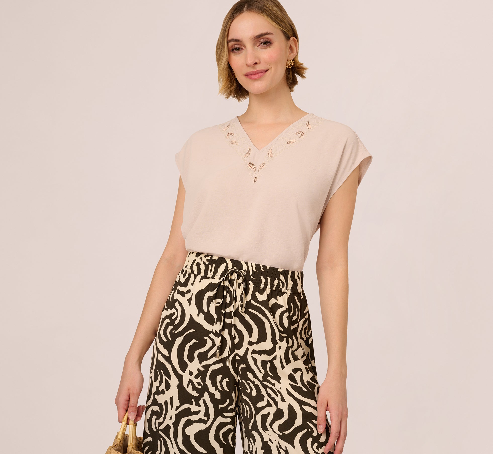 Sleeveless Embroidered V Neck Top In Pebble、mySite、solidvoid