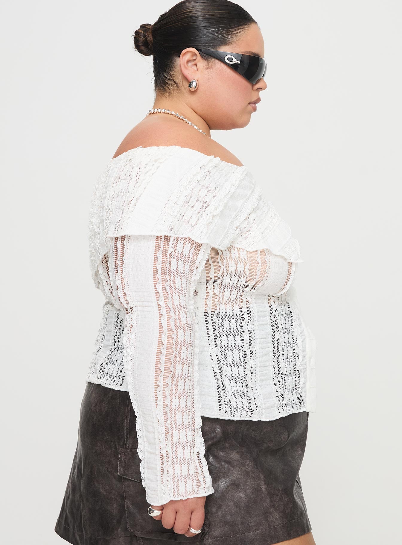 Lisbeth Off The Shoulder Top White Curve、mySite、solidvoid