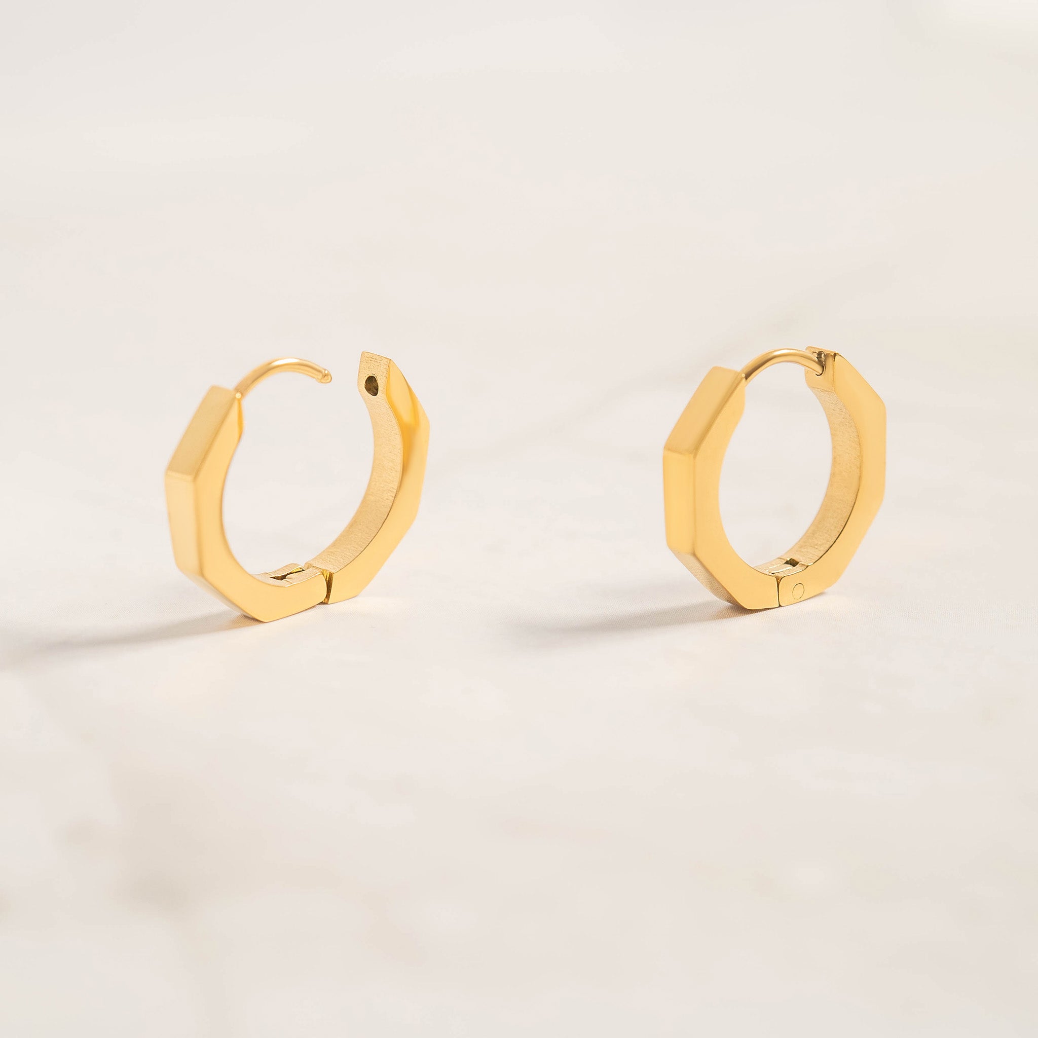 18K Gold PVD Stainless Steel Geometric Huggie Hoop Earrings / ERJ0008、mySite、dreamappss